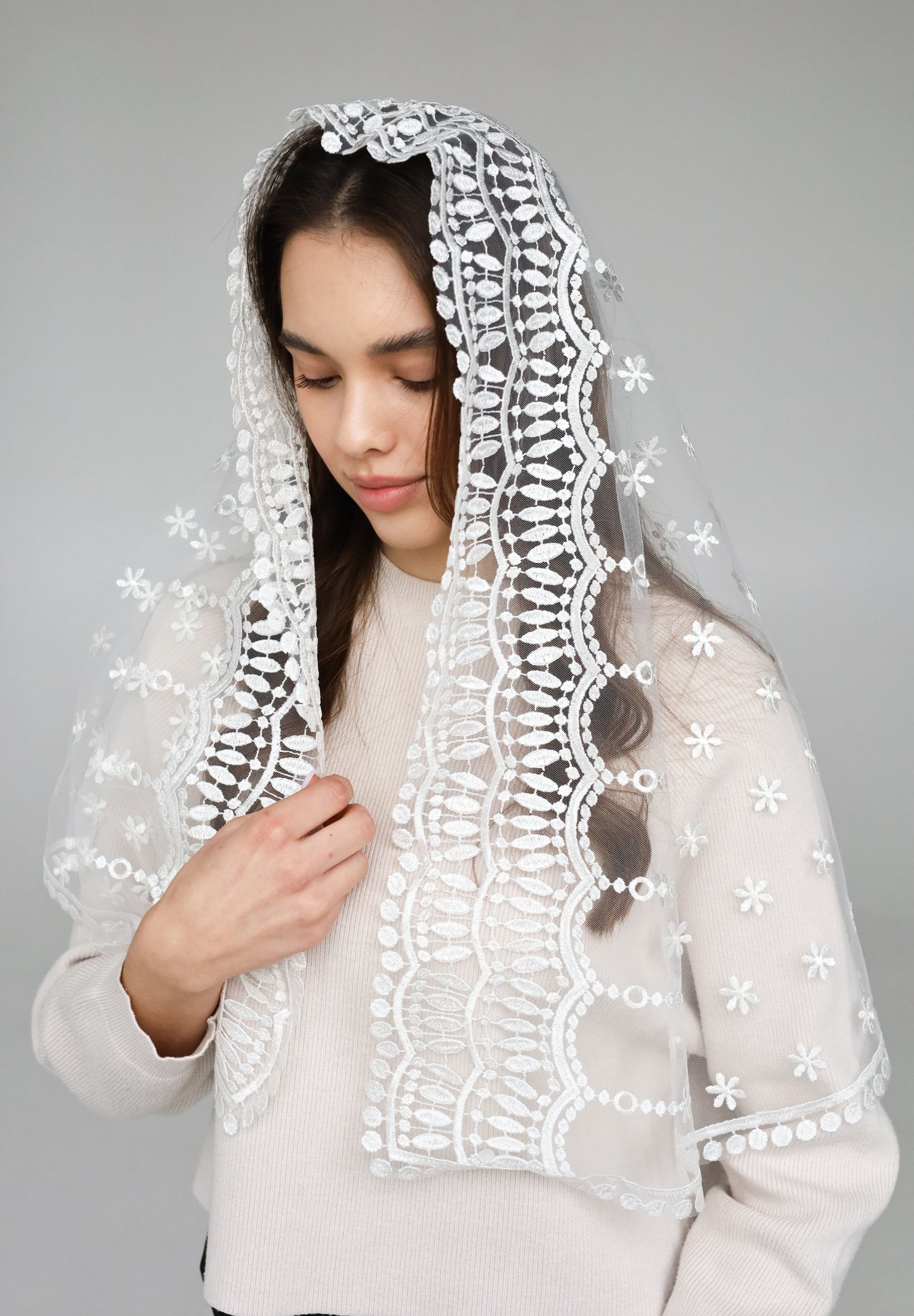 LONG IVORY MANTILLA