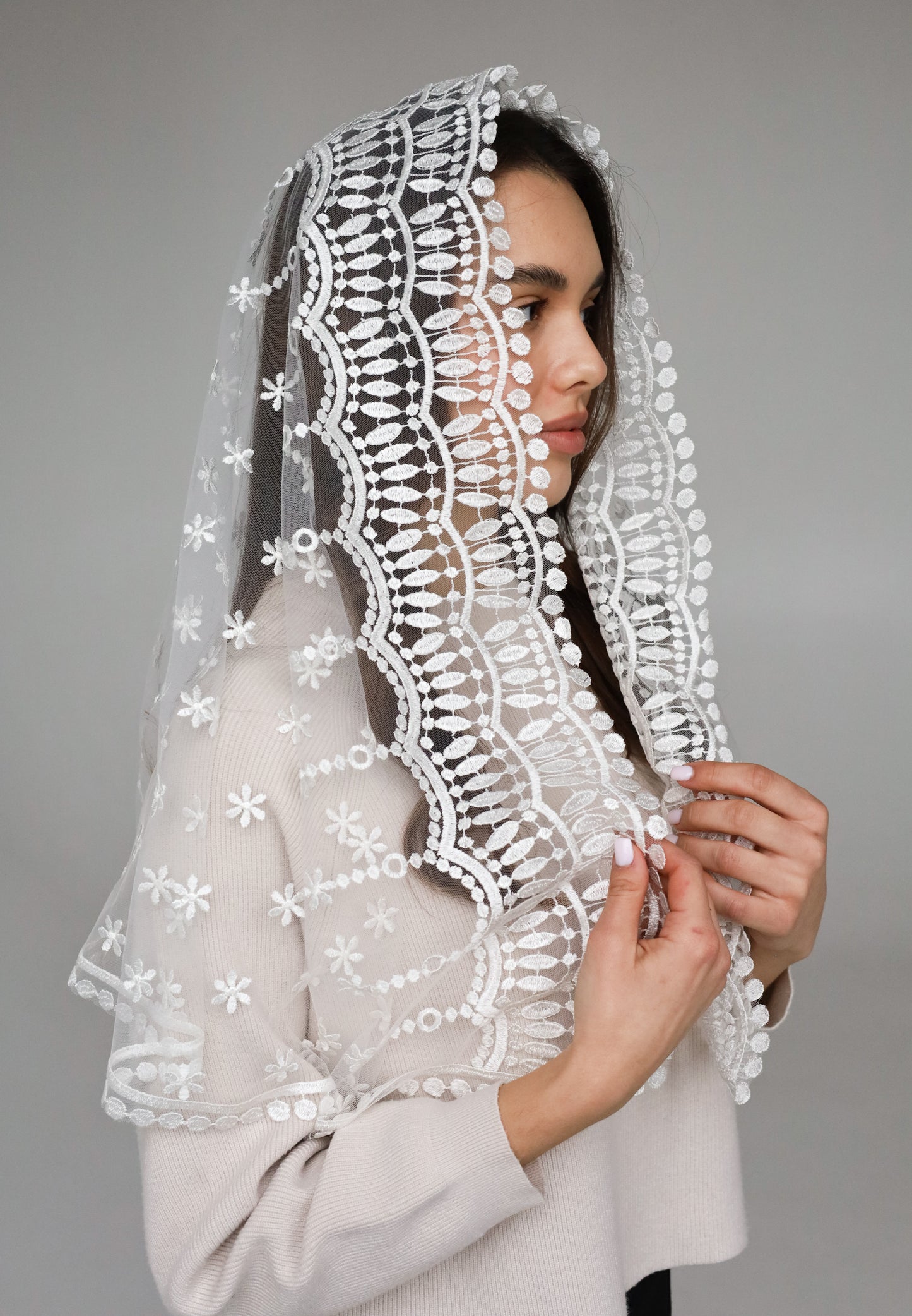 LONG IVORY MANTILLA