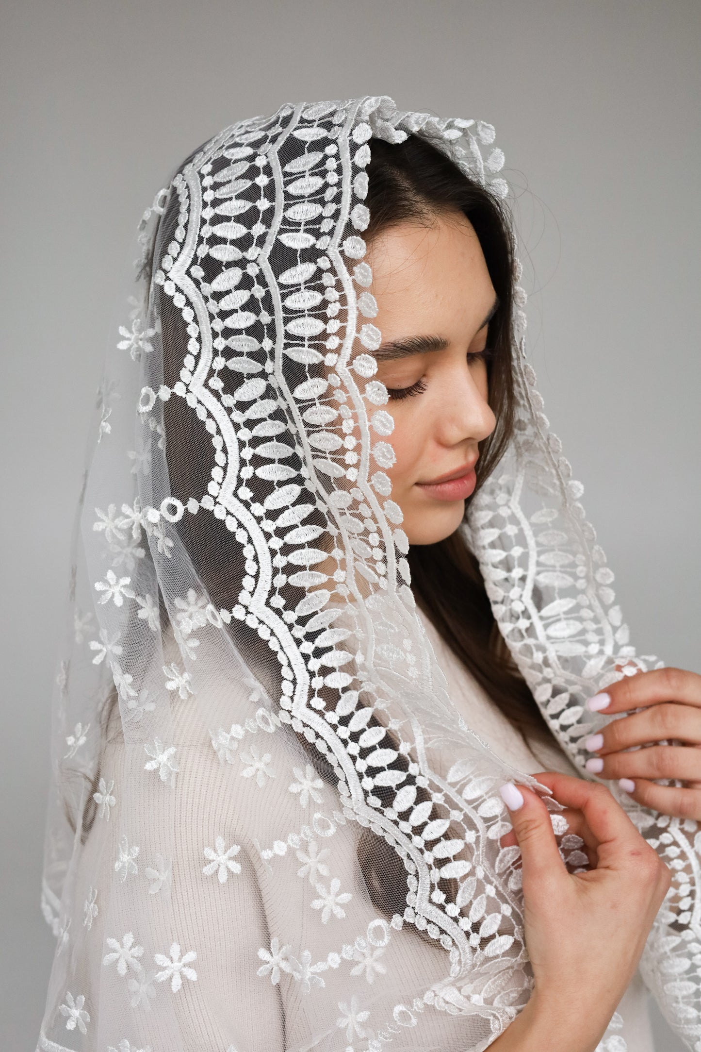 LONG IVORY MANTILLA