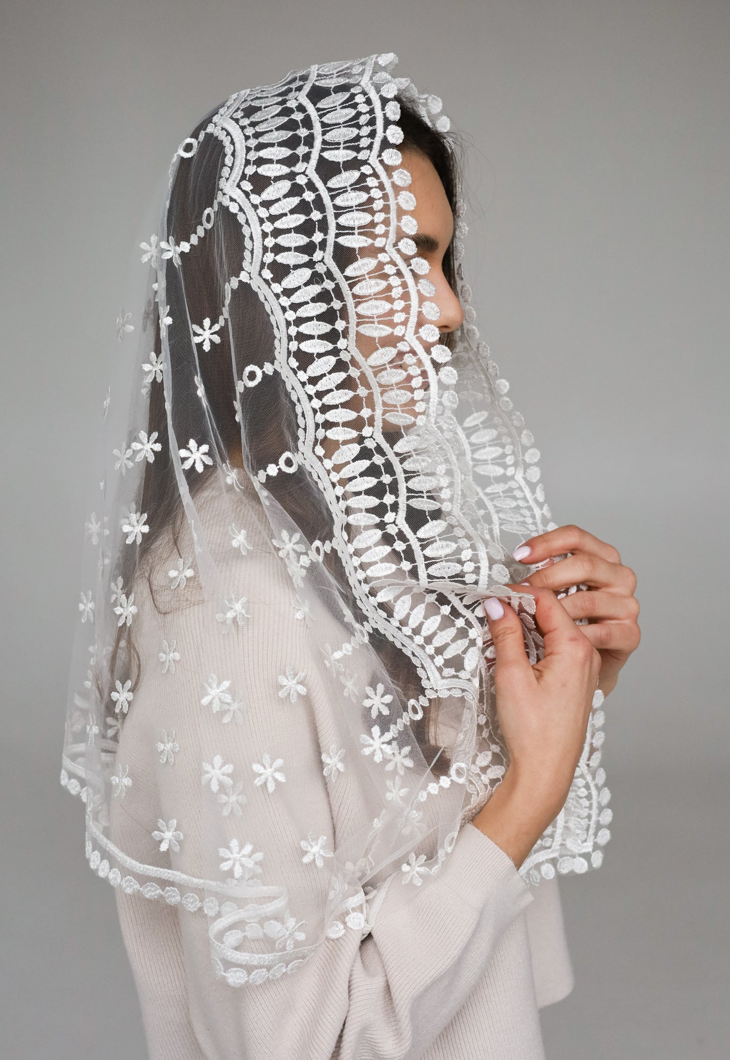 LONG IVORY MANTILLA