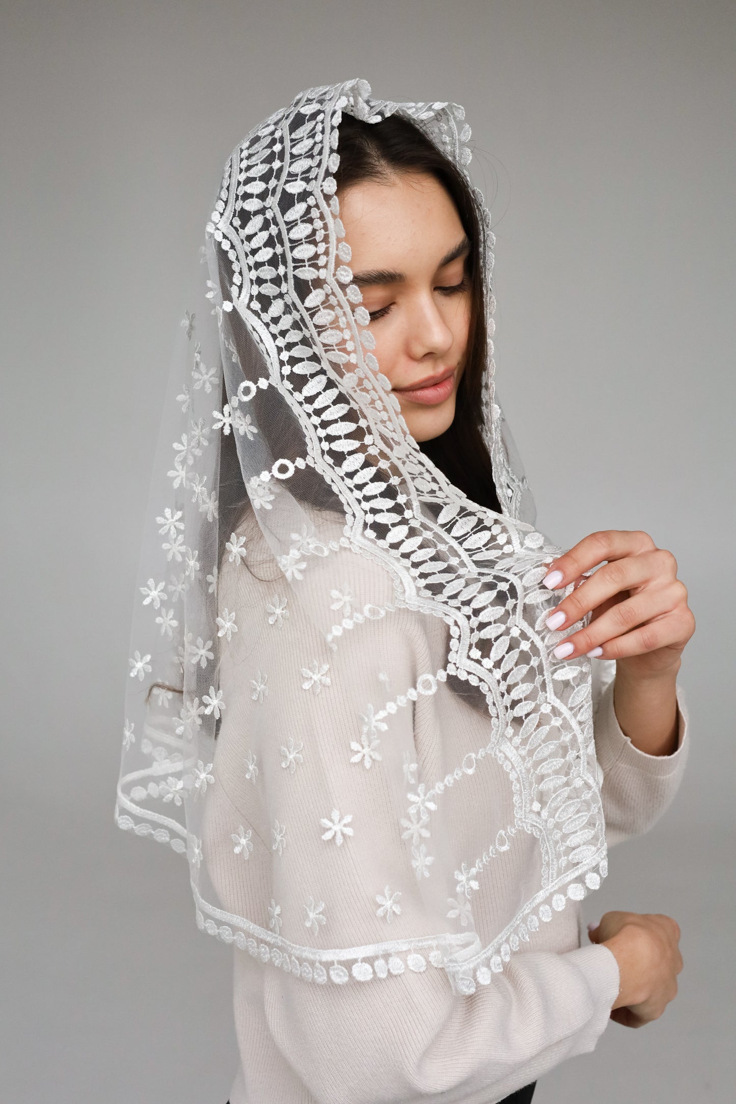 LONG IVORY MANTILLA