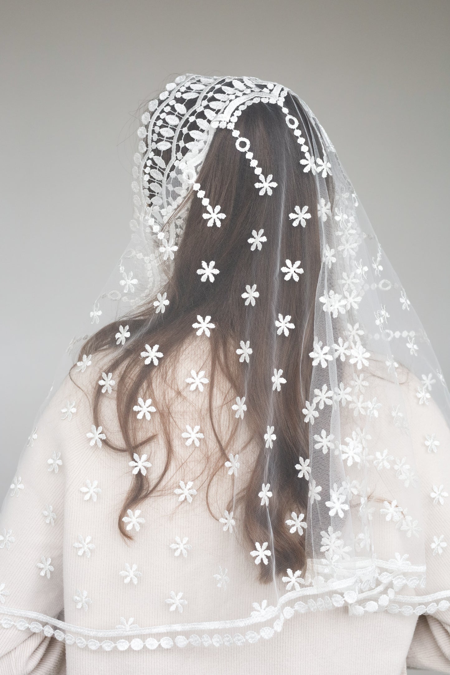 LONG IVORY MANTILLA