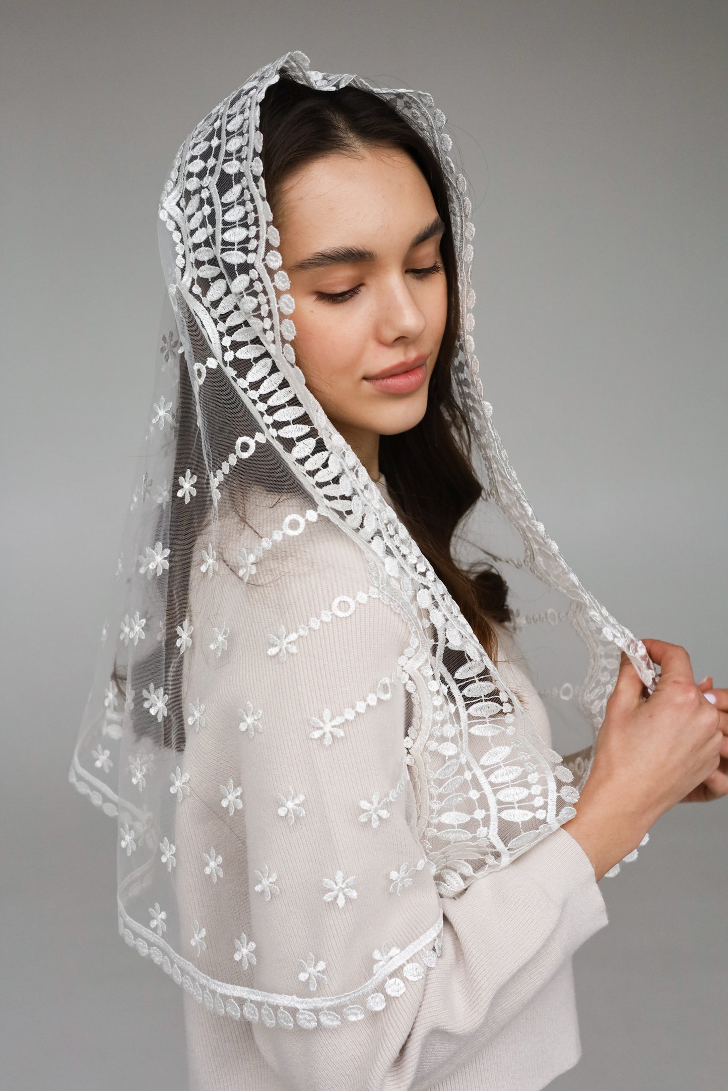 LONG IVORY MANTILLA