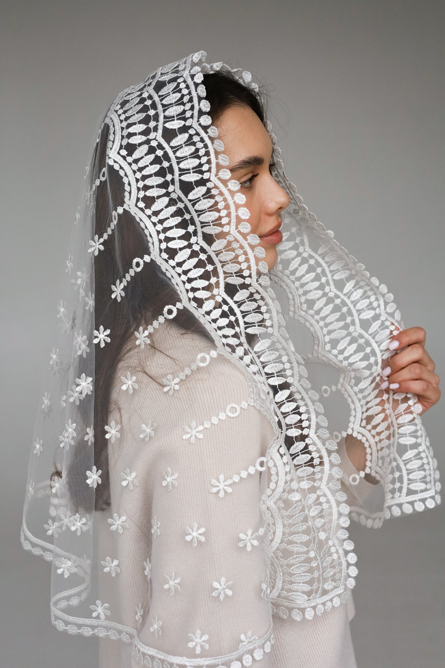 LONG IVORY MANTILLA