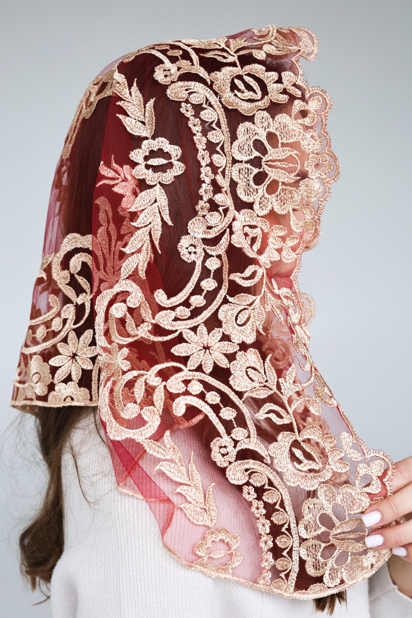 SHORT GOLD & BURGUNDY VEIL