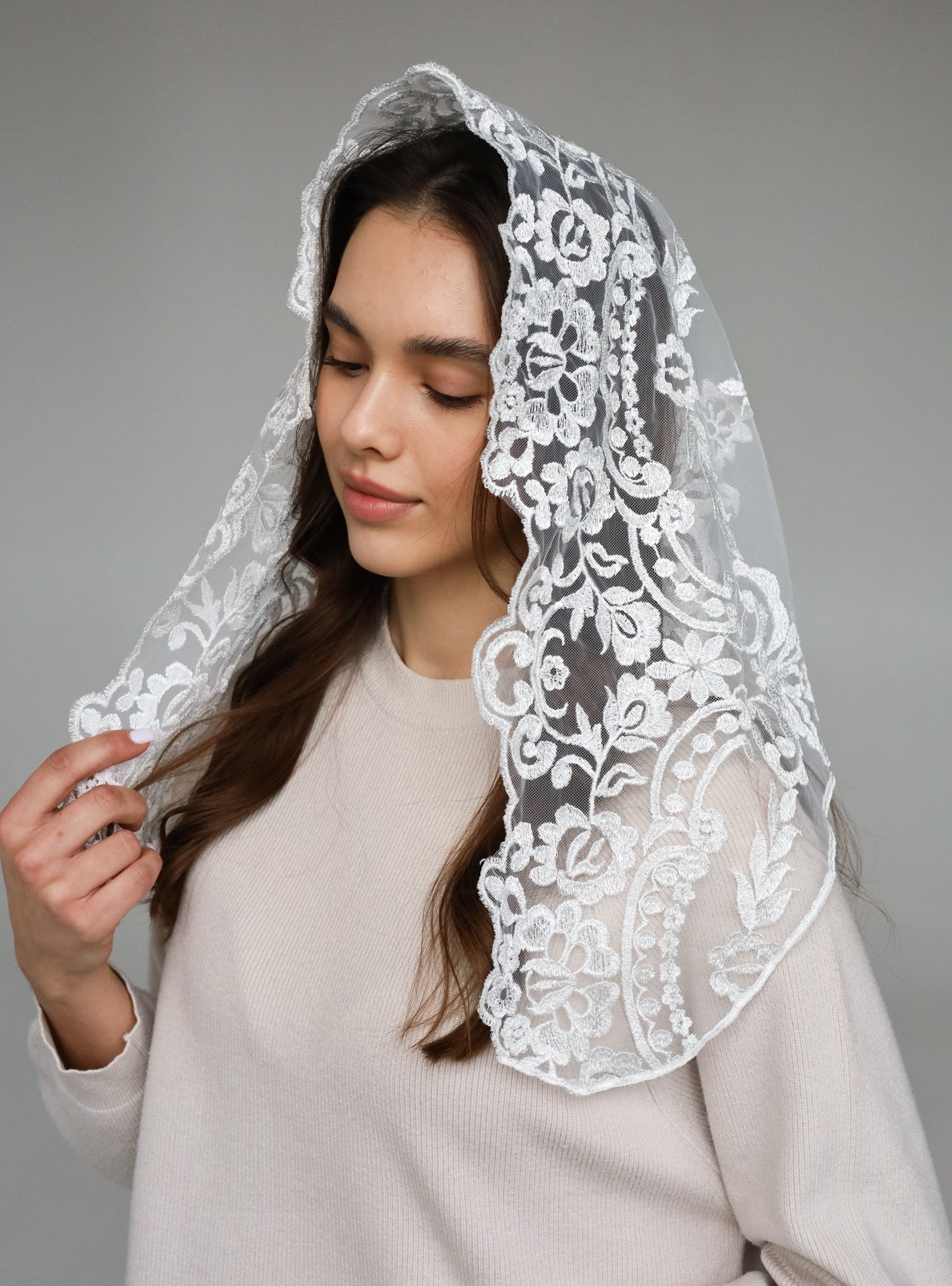 SHORT IVORY MANTILLA