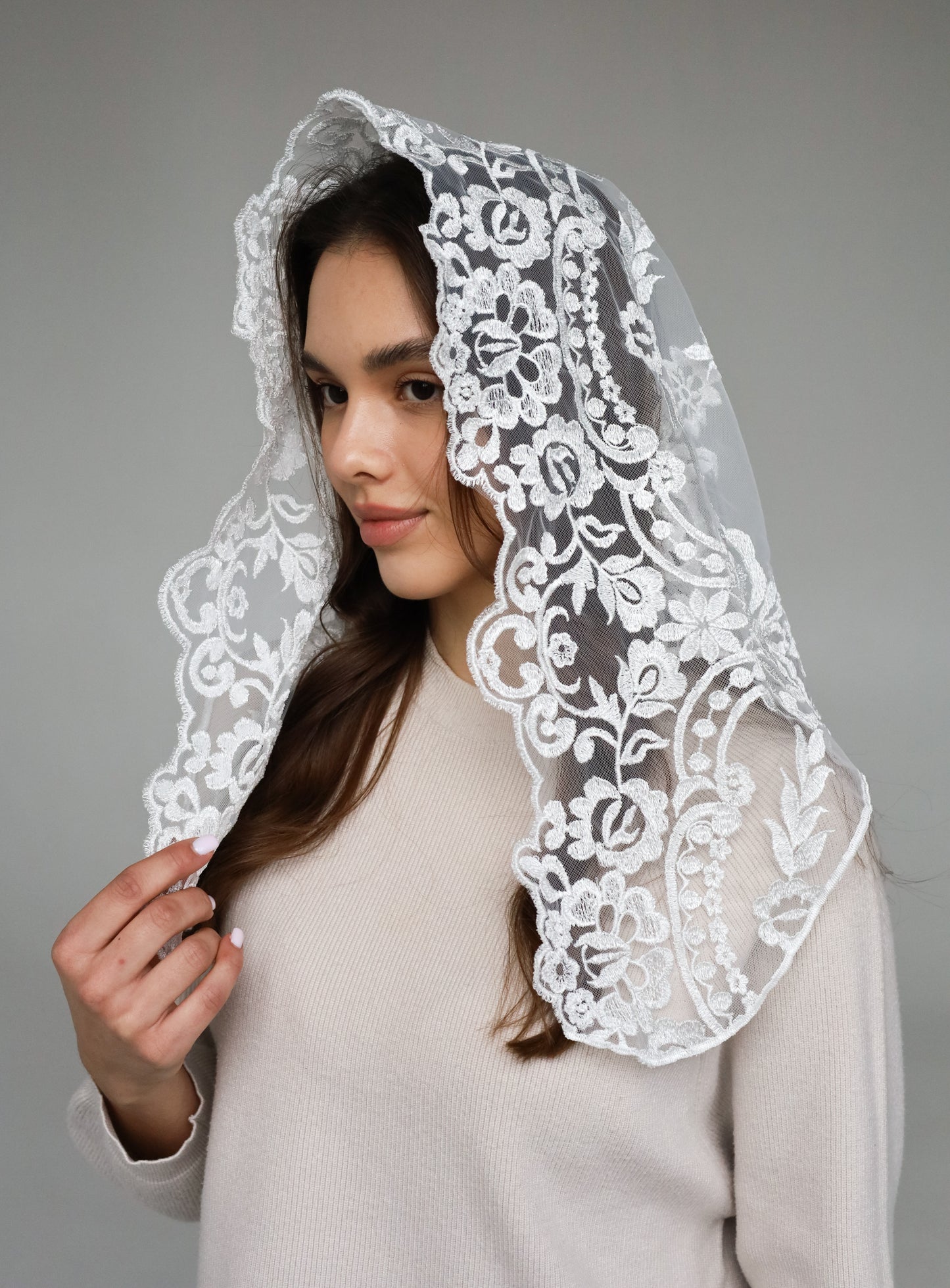 SHORT IVORY MANTILLA