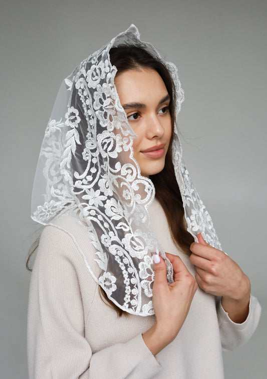 SHORT IVORY MANTILLA