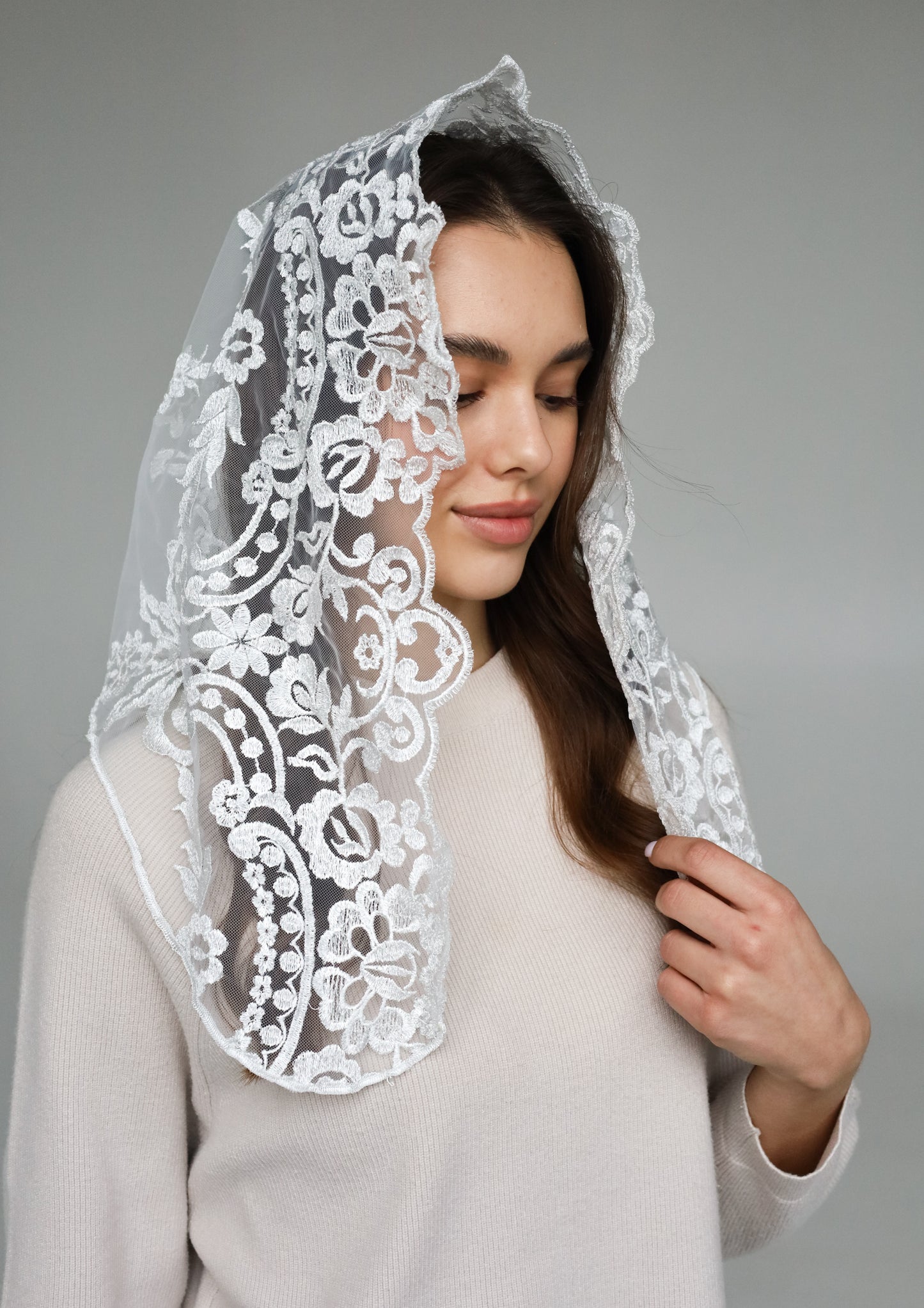 SHORT IVORY MANTILLA