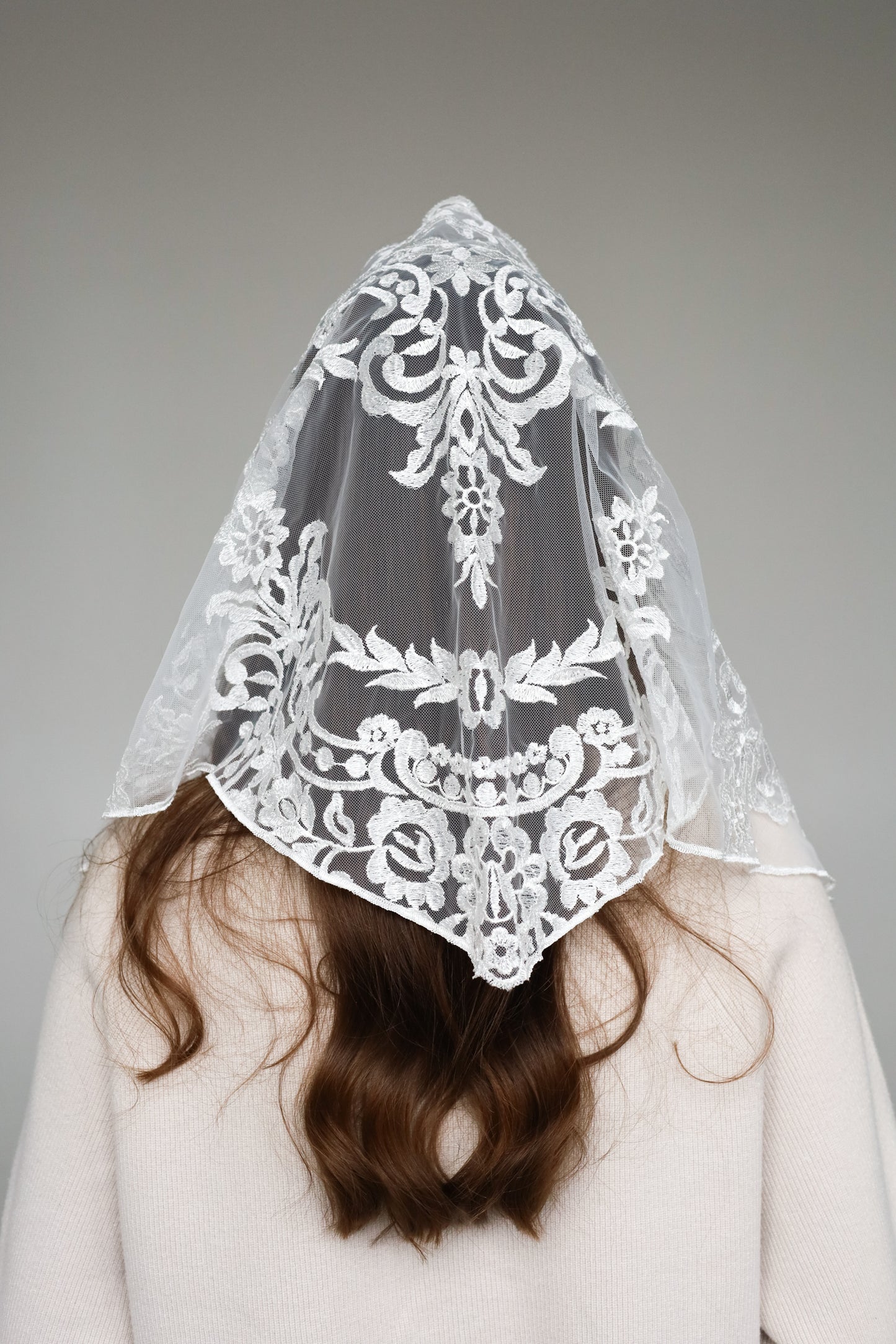 SHORT IVORY MANTILLA