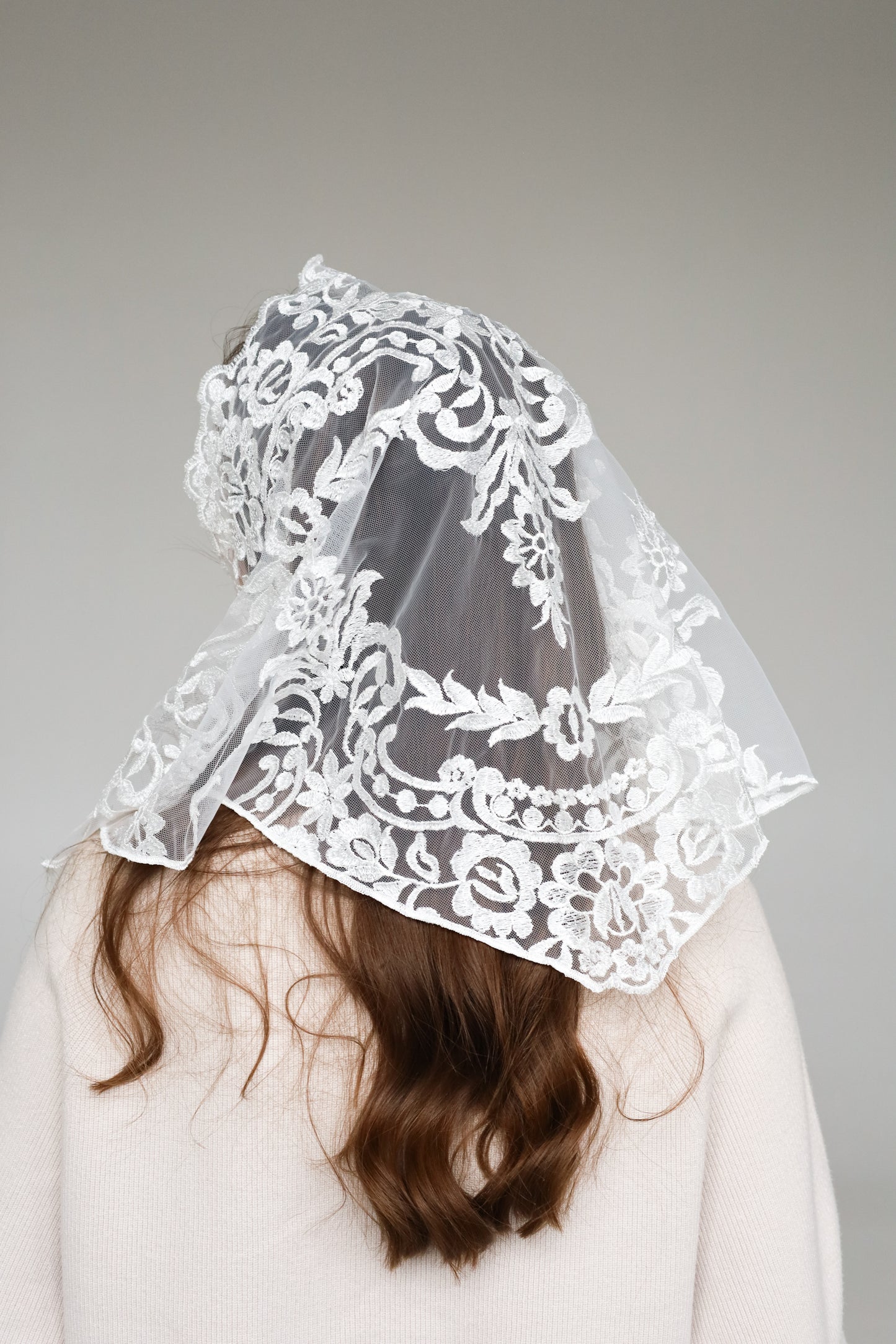 SHORT IVORY MANTILLA