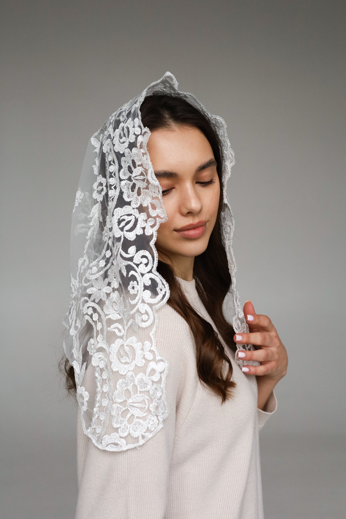 SHORT IVORY MANTILLA