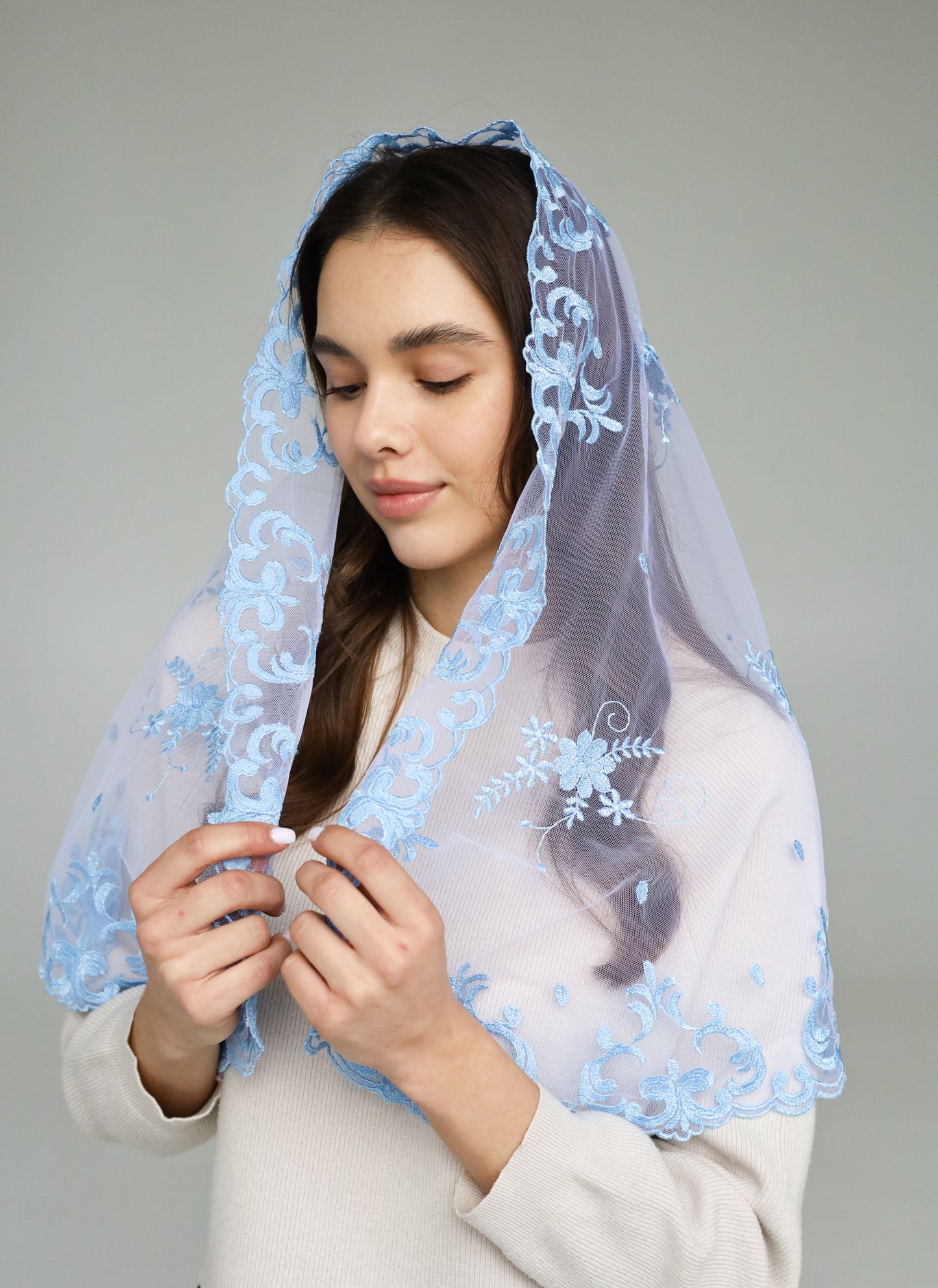 LONG LIGHT BLUE VEIL