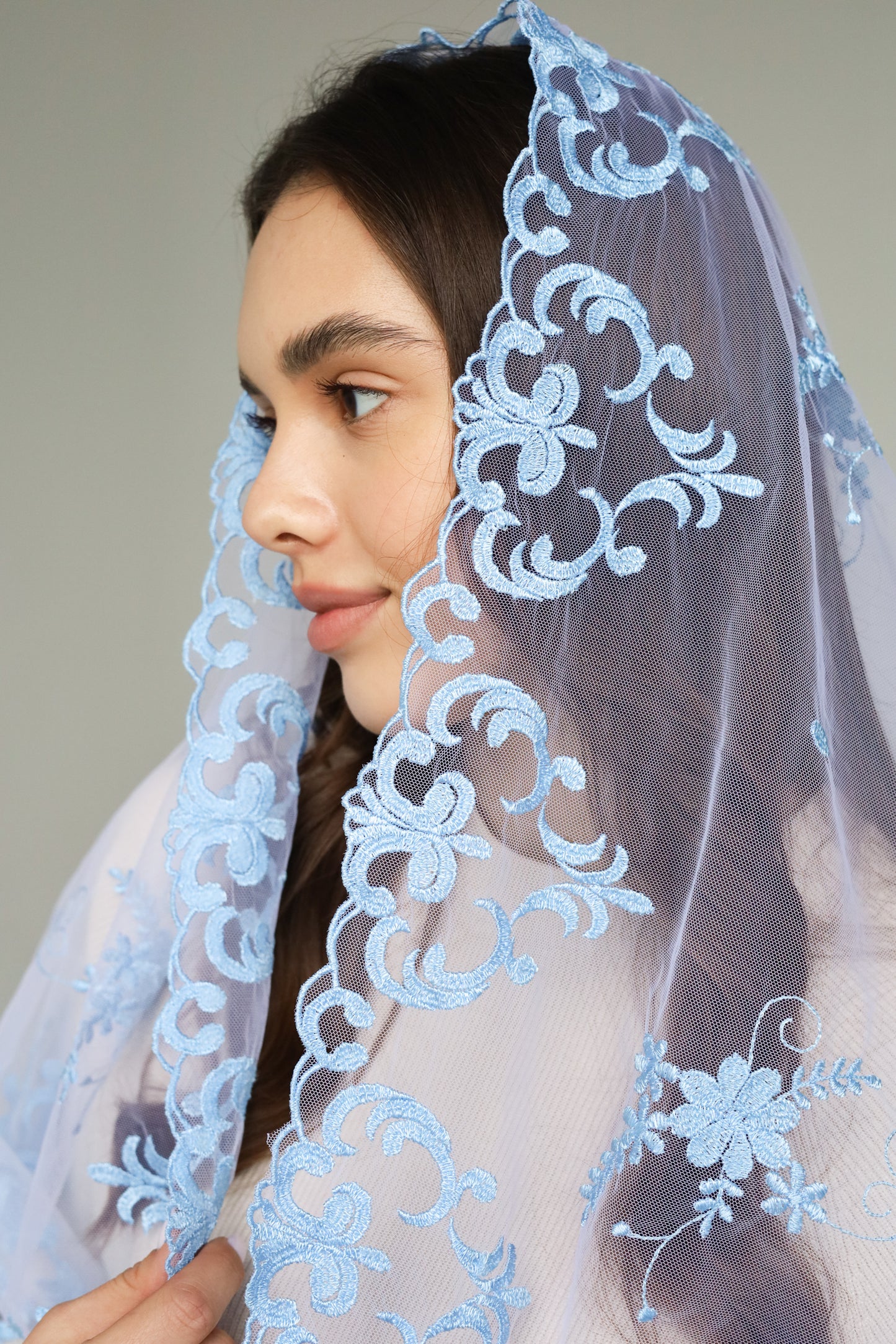 LONG LIGHT BLUE VEIL