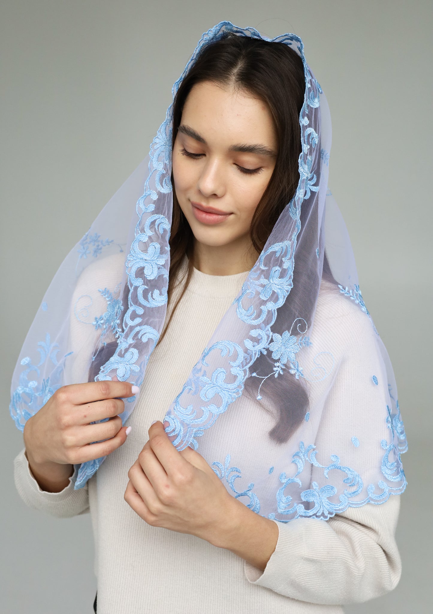 LONG LIGHT BLUE VEIL