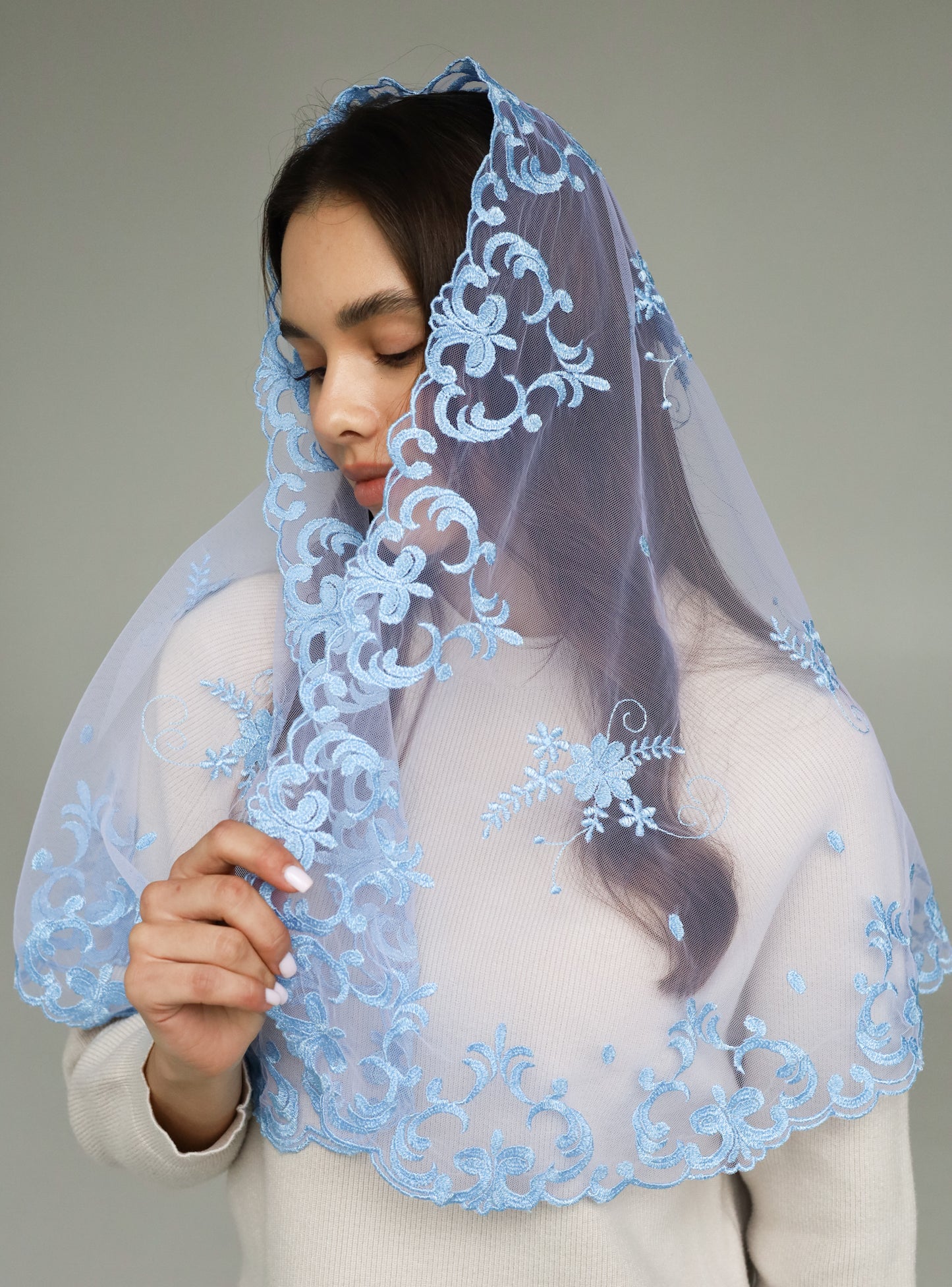 LONG LIGHT BLUE VEIL