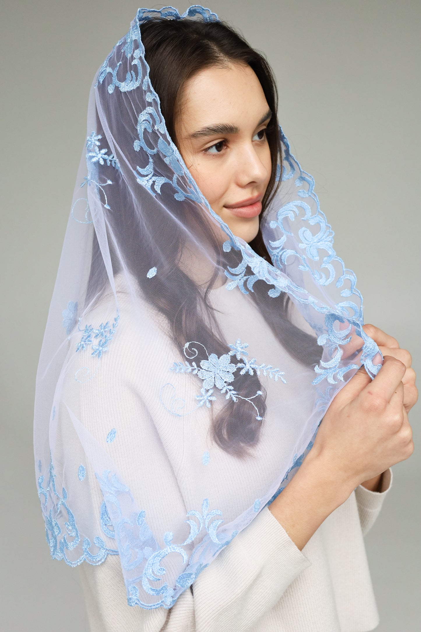 LONG LIGHT BLUE VEIL