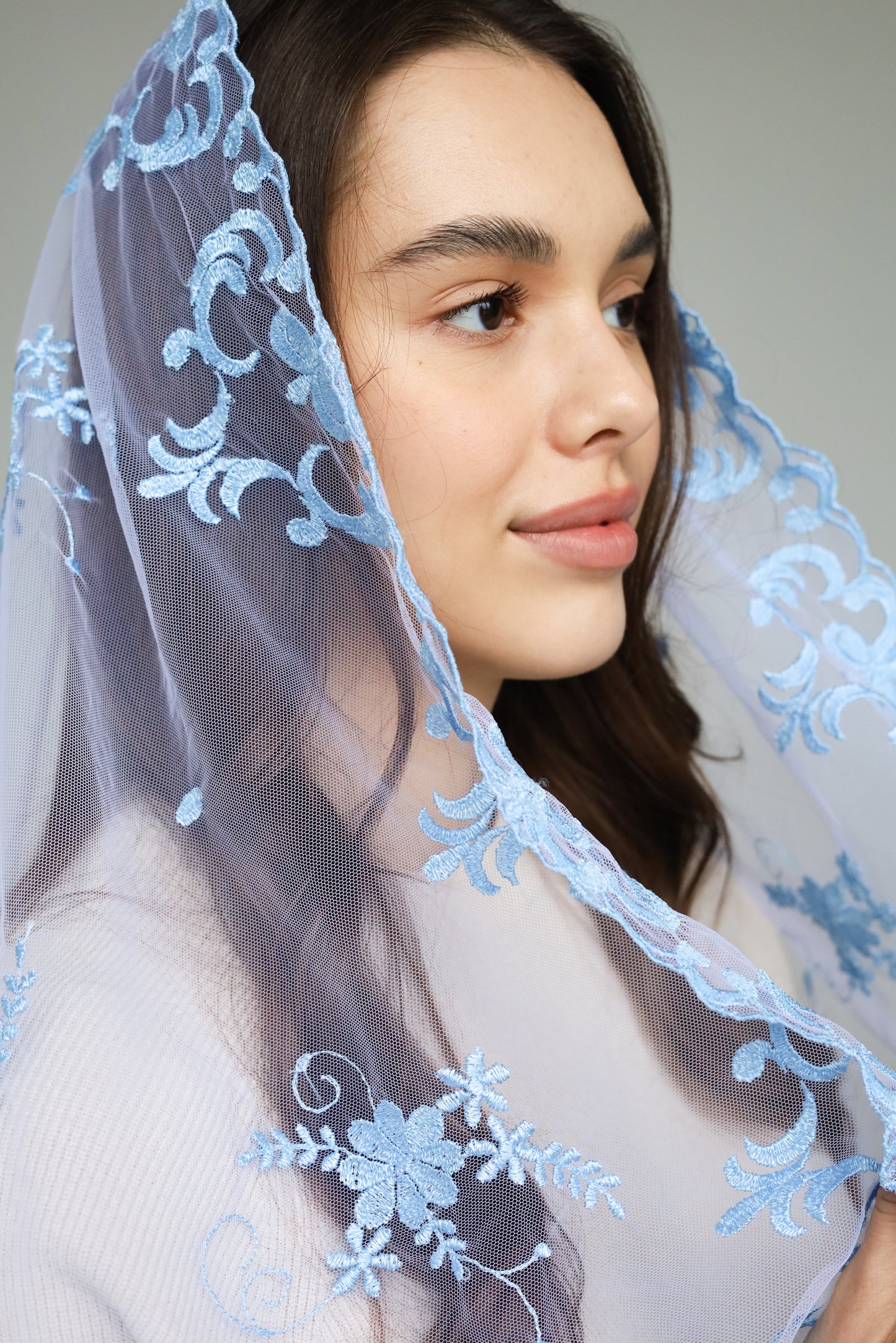 LONG LIGHT BLUE VEIL