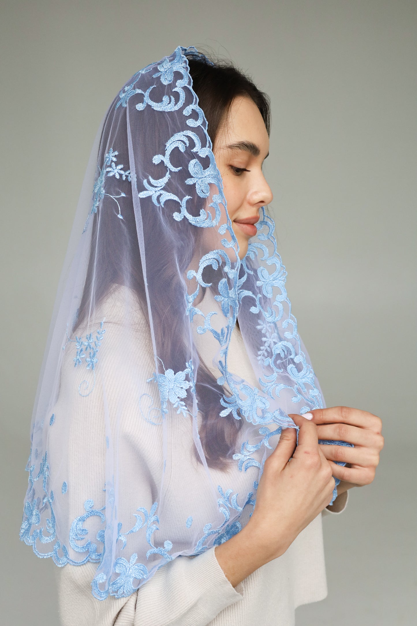 LONG LIGHT BLUE VEIL