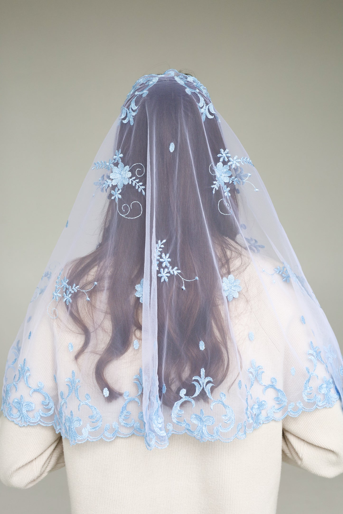 LONG LIGHT BLUE VEIL