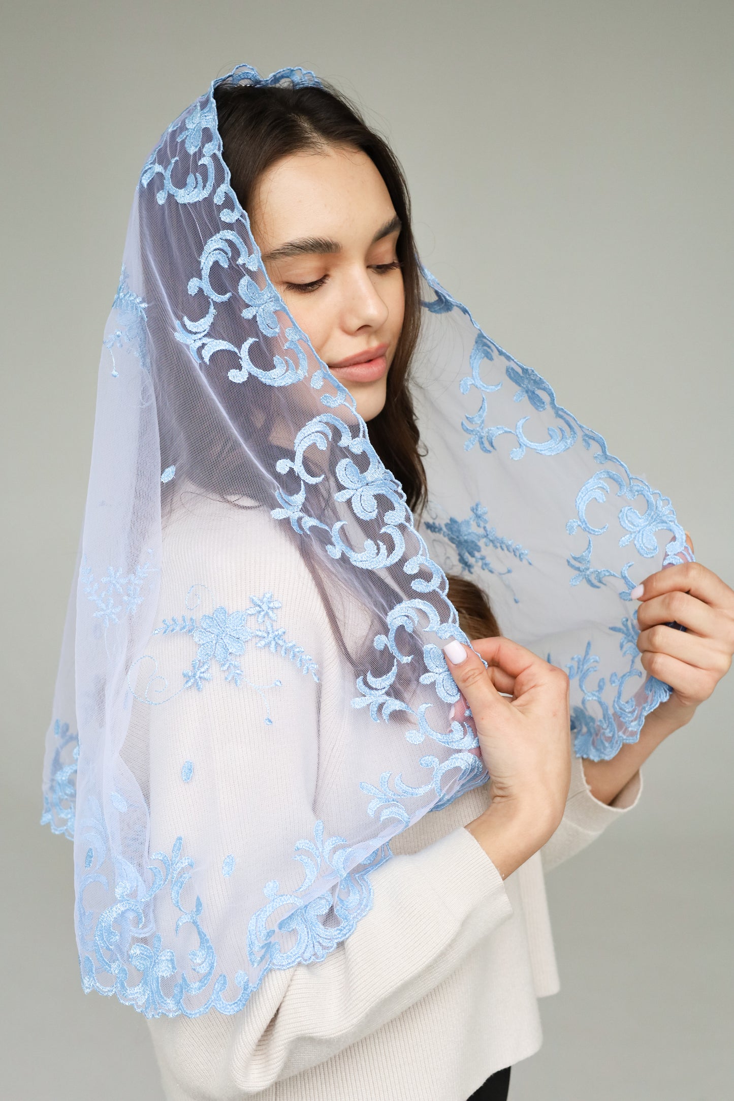 LONG LIGHT BLUE VEIL