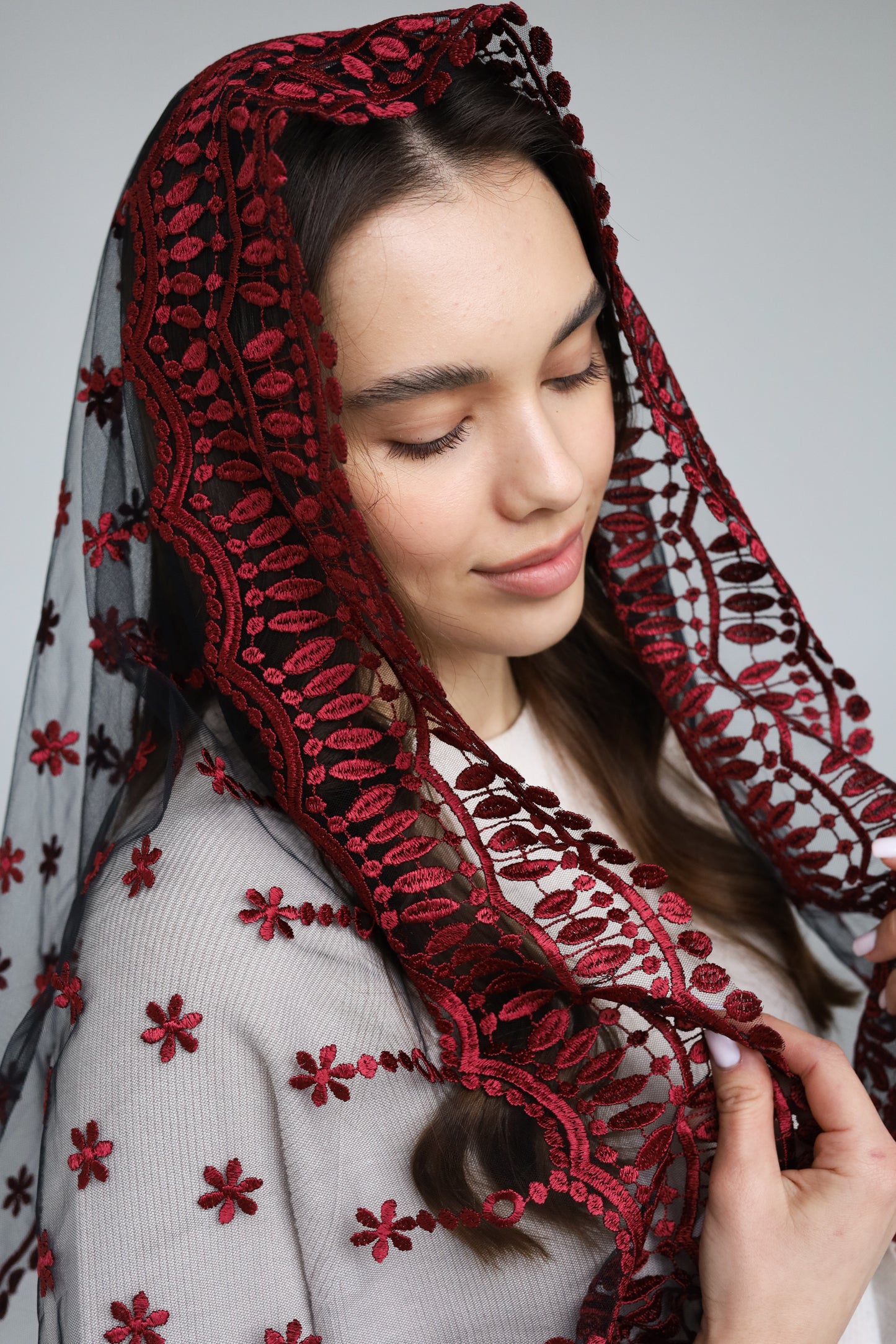 LONG BURGUNDY MANTILLA