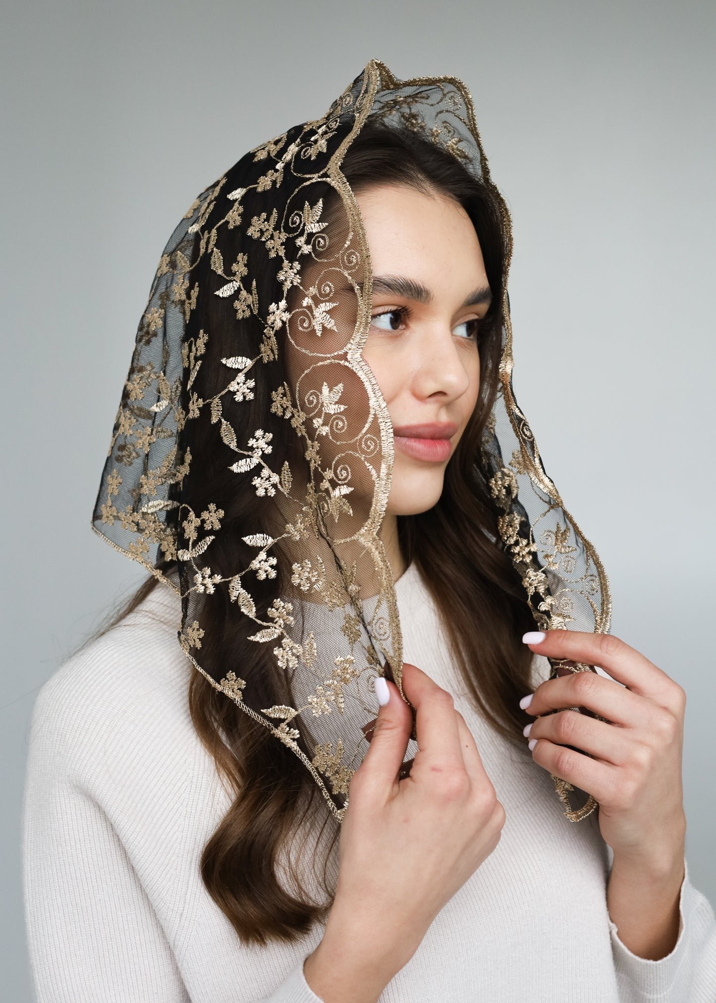 GOLD TRIANGLE VEIL