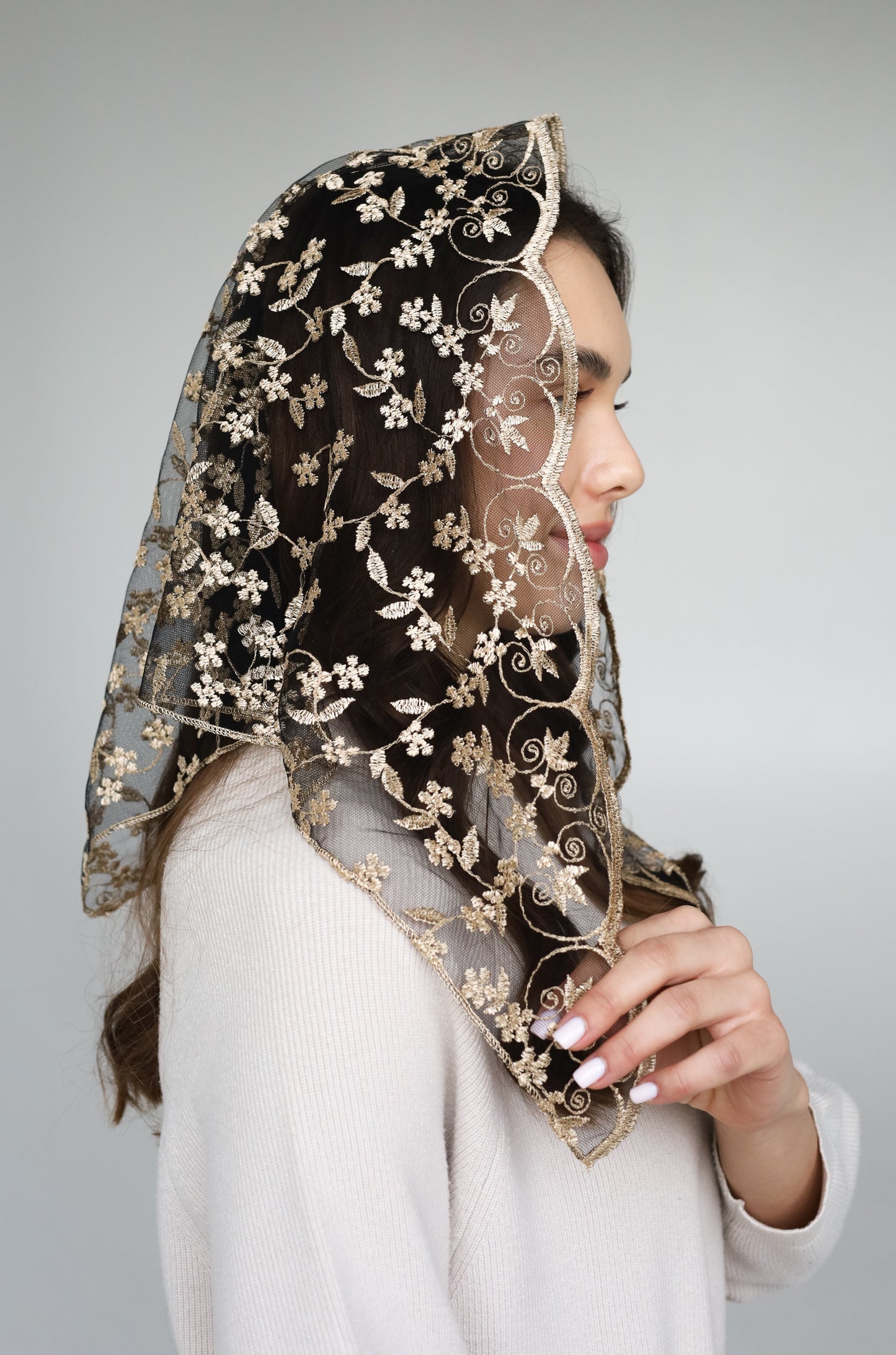 GOLD TRIANGLE VEIL