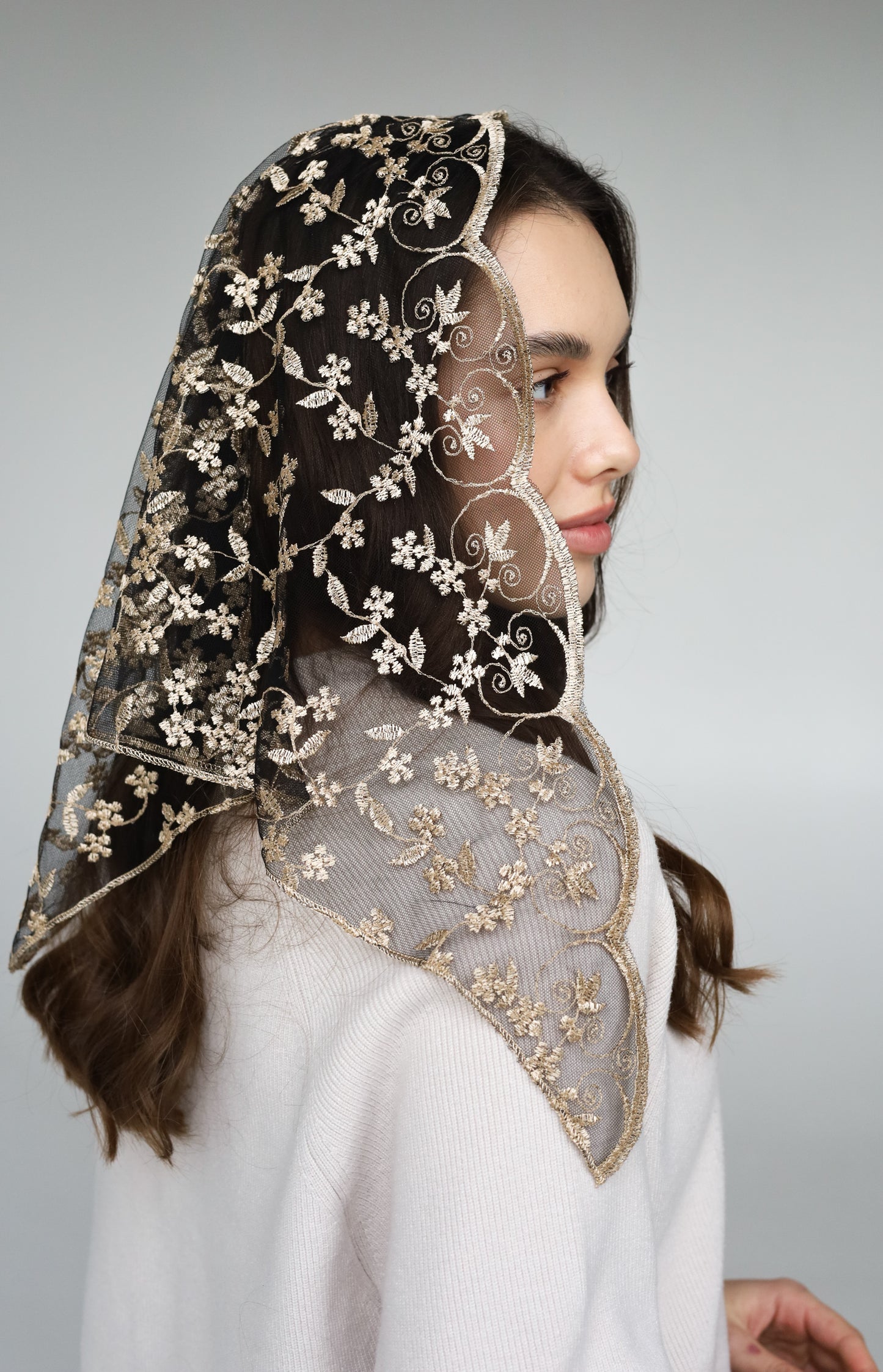 GOLD TRIANGLE VEIL