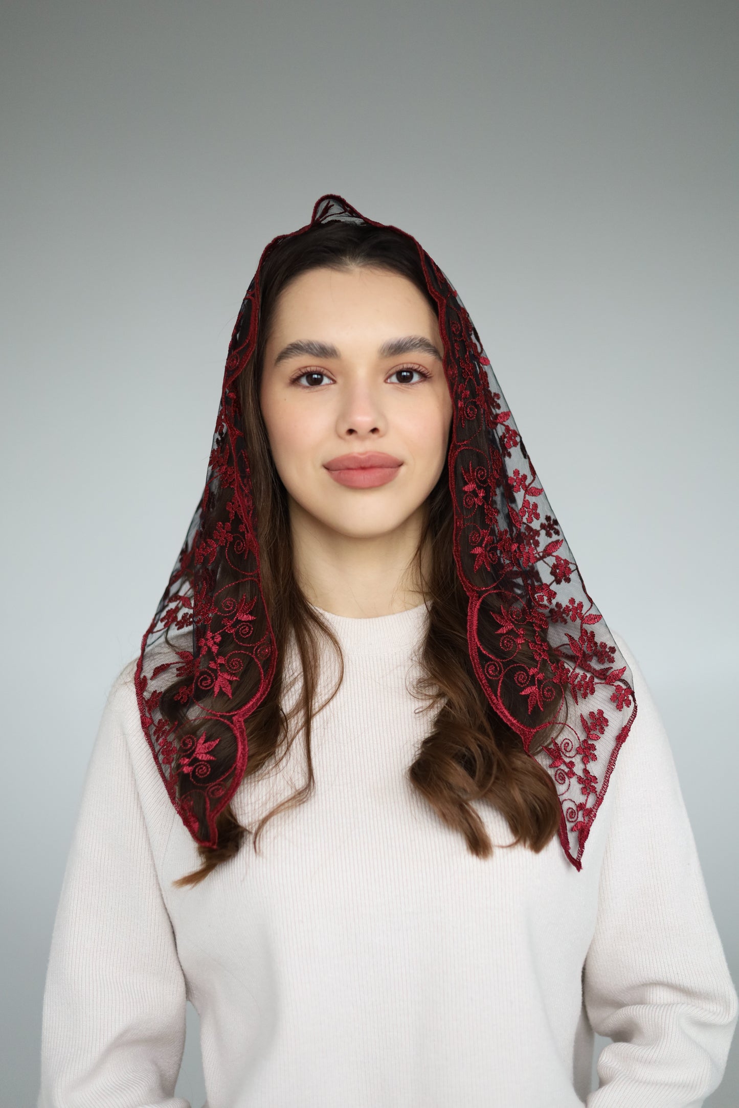 TRIANGLE BURGUNDY VEIL