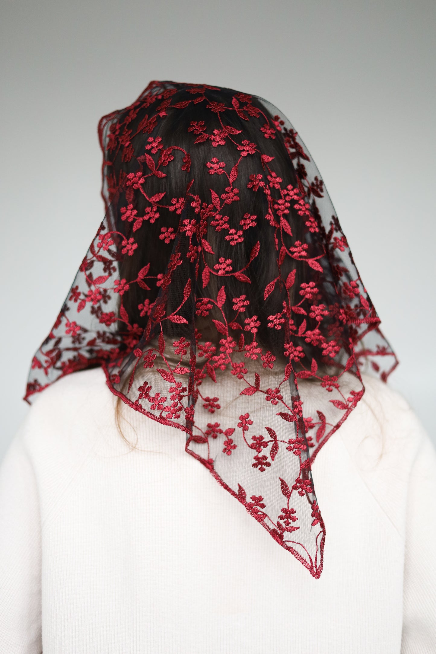 TRIANGLE BURGUNDY VEIL