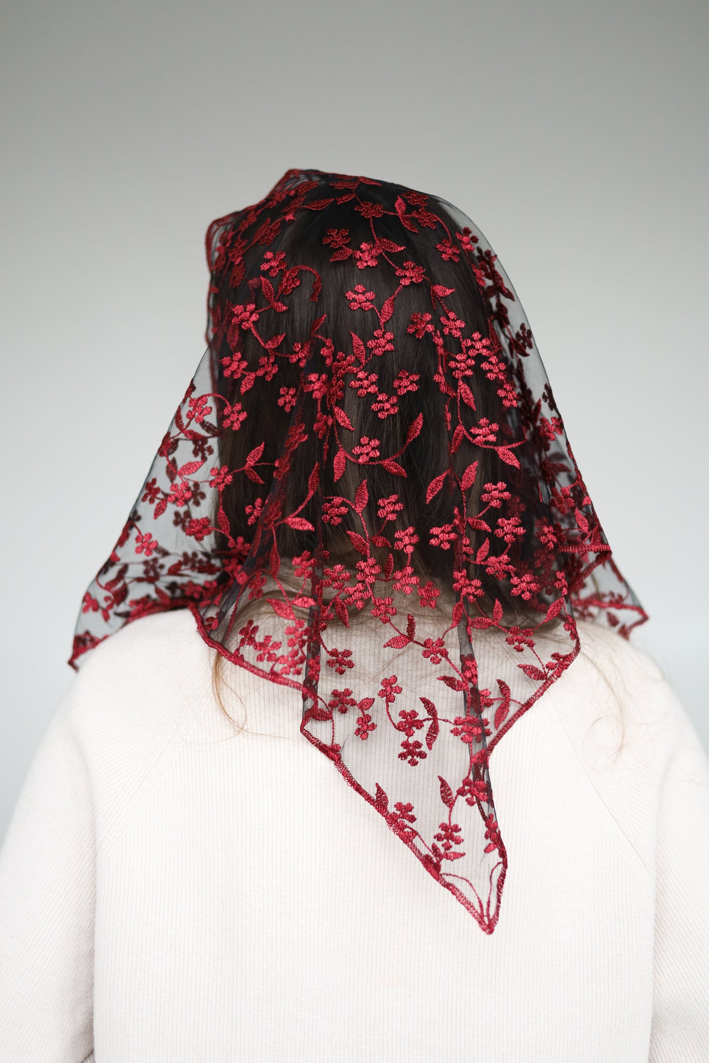 TRIANGLE BURGUNDY VEIL