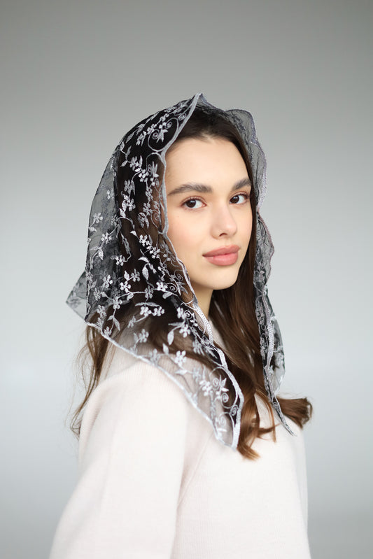 SHORT GREY MANTILLA