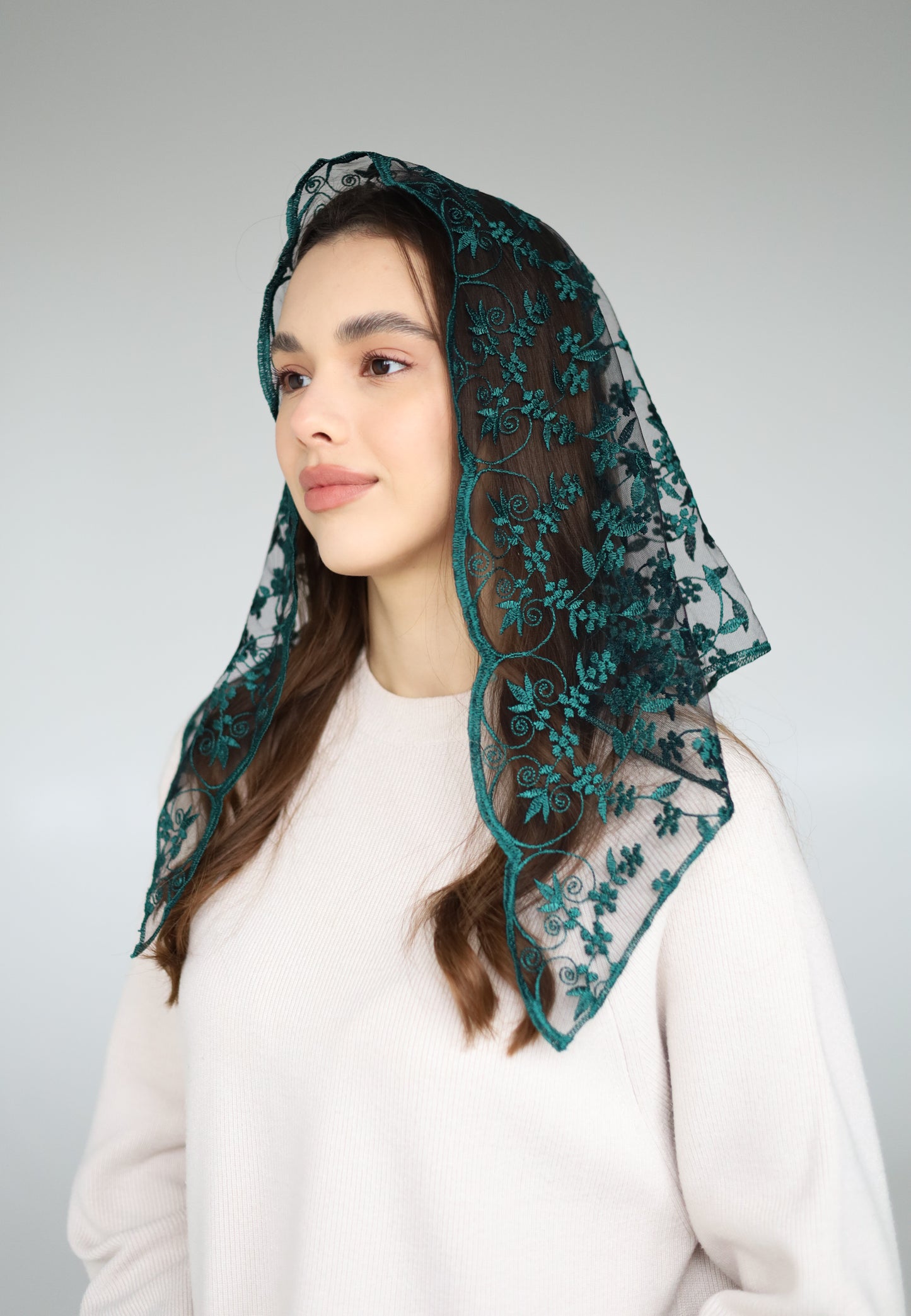 TRIANGLE GREEN VEIL