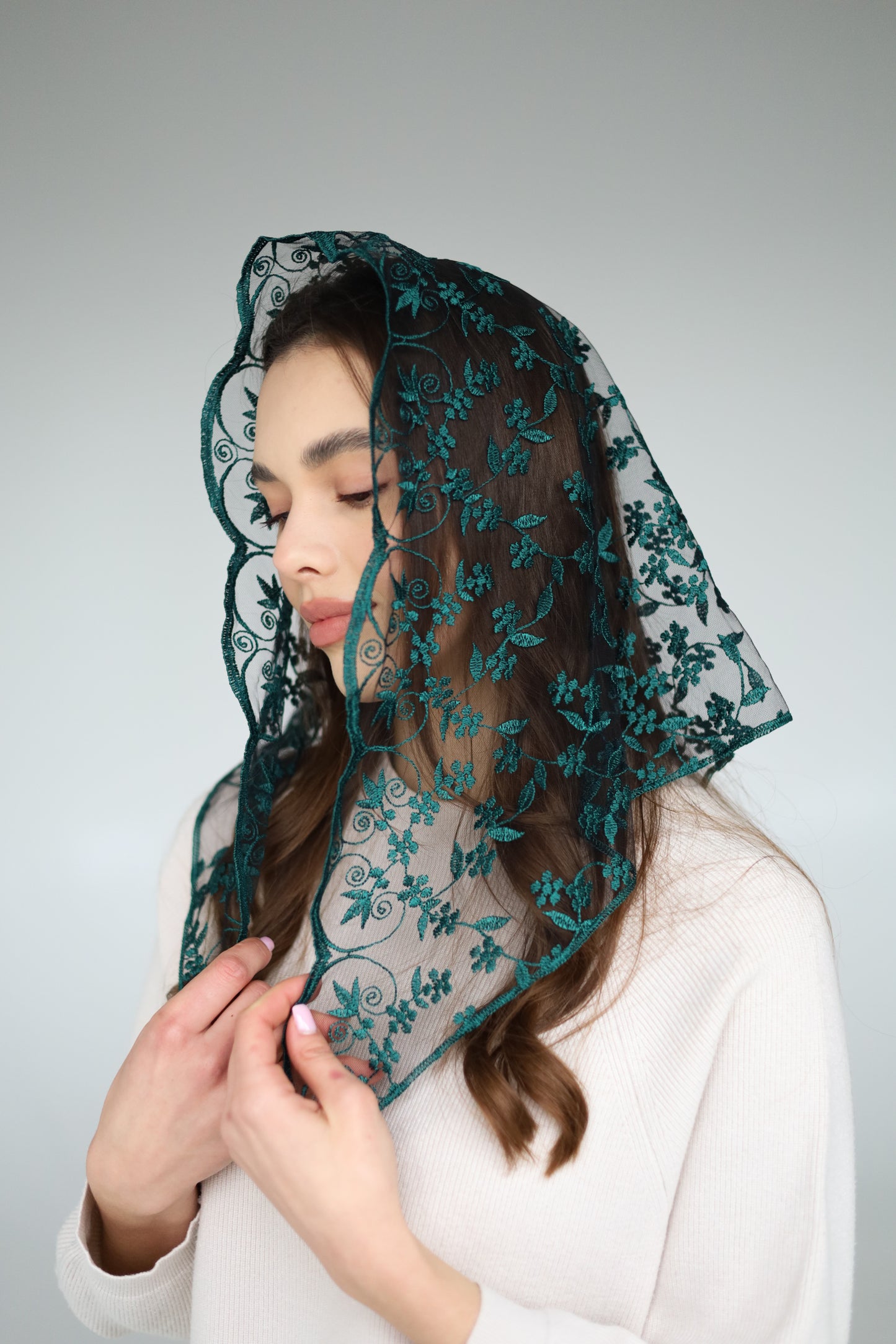 TRIANGLE GREEN VEIL