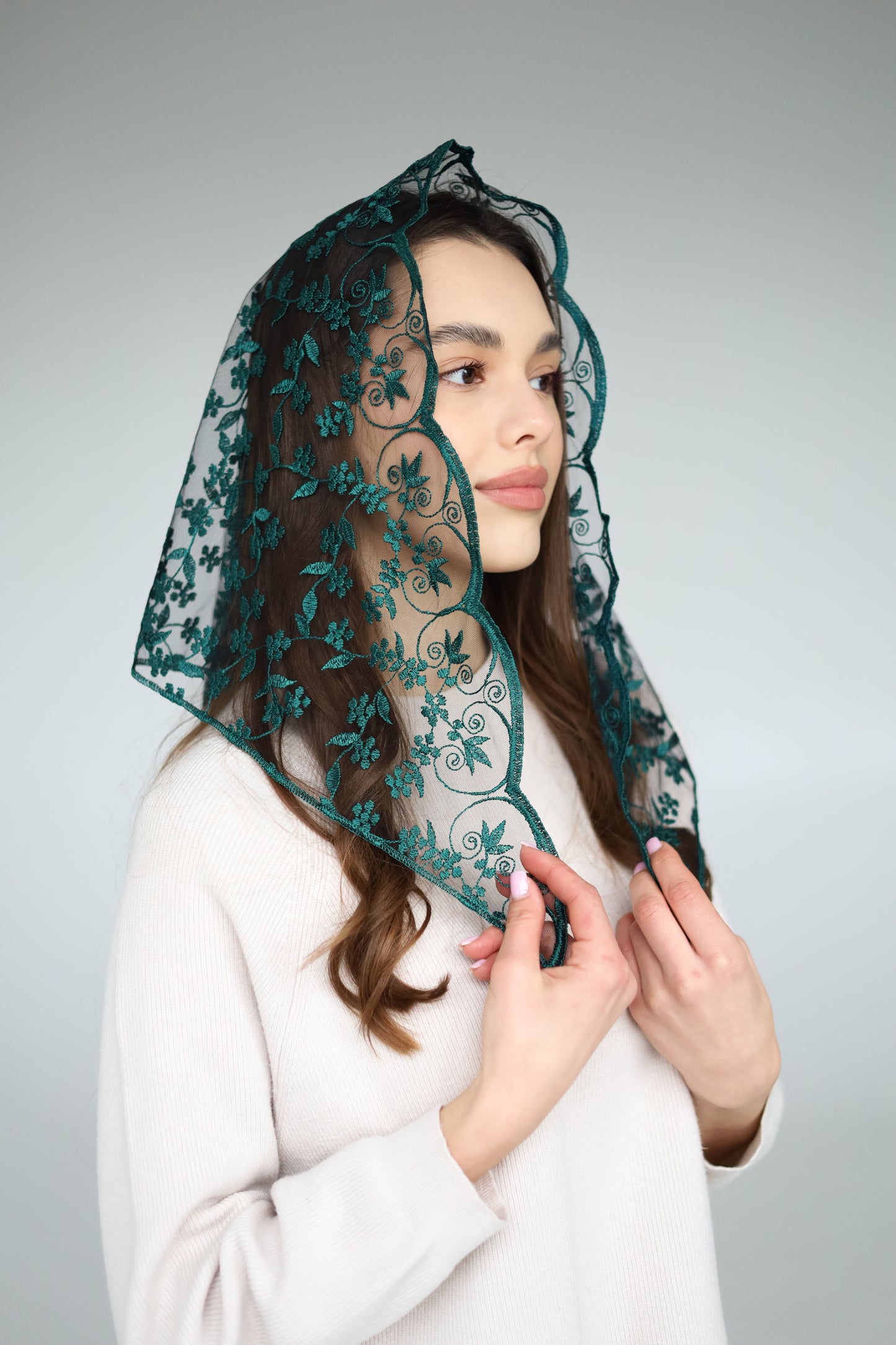 TRIANGLE GREEN VEIL