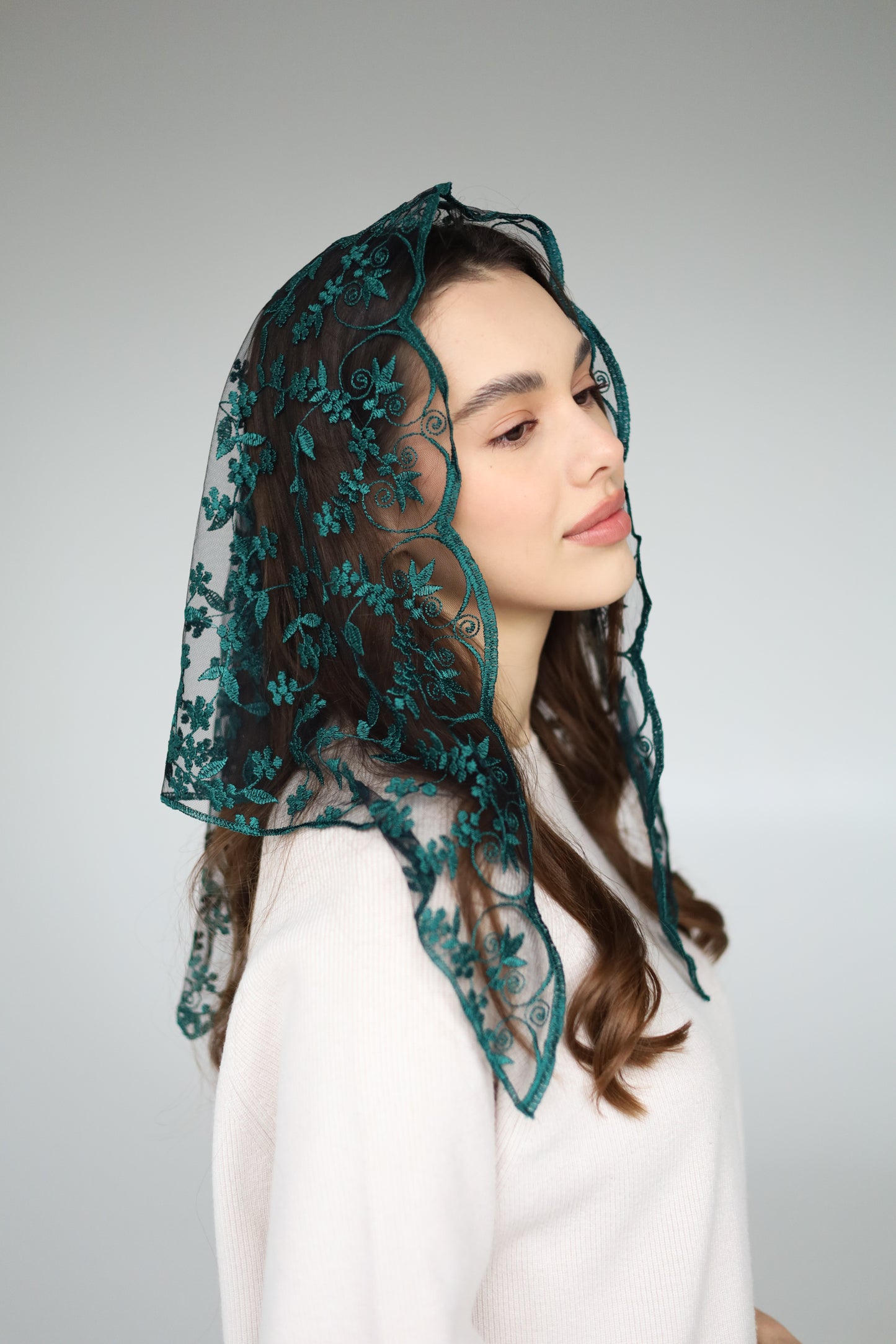 TRIANGLE GREEN VEIL