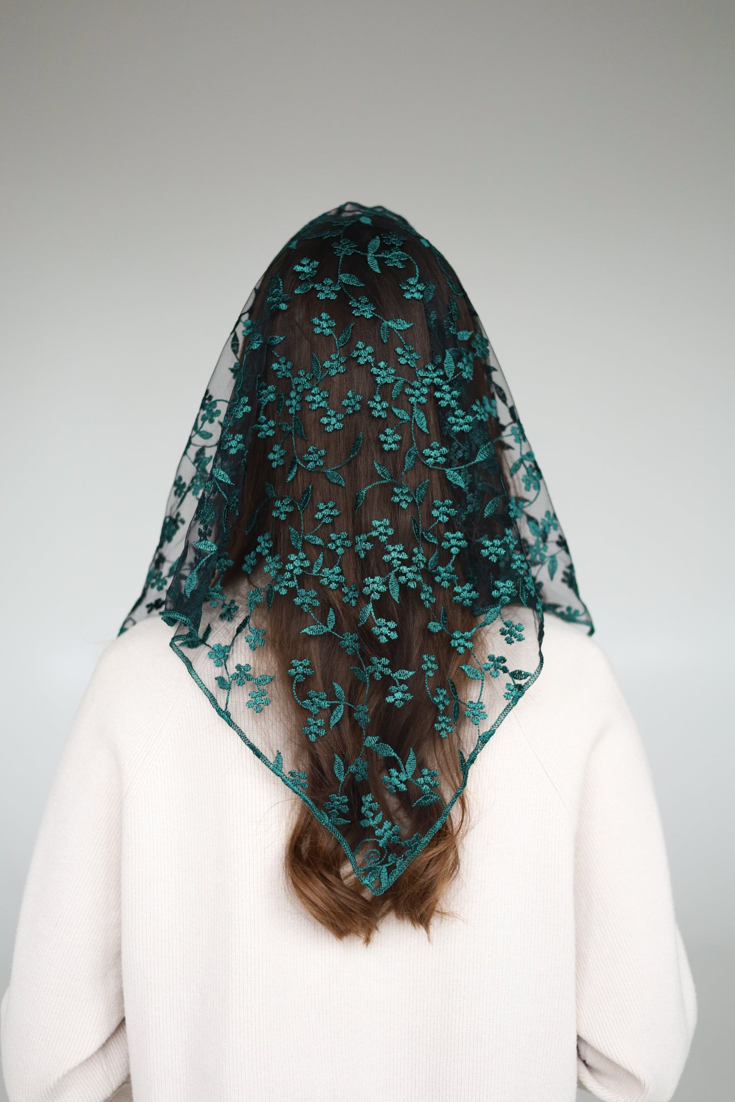 TRIANGLE GREEN VEIL