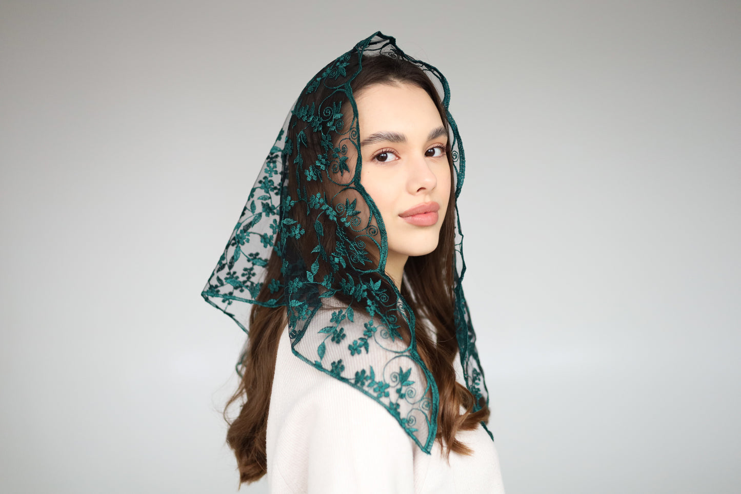 TRIANGLE GREEN VEIL