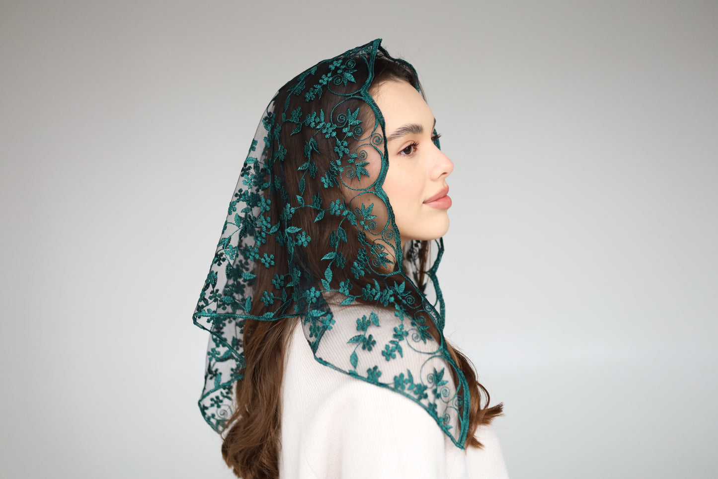 TRIANGLE GREEN VEIL