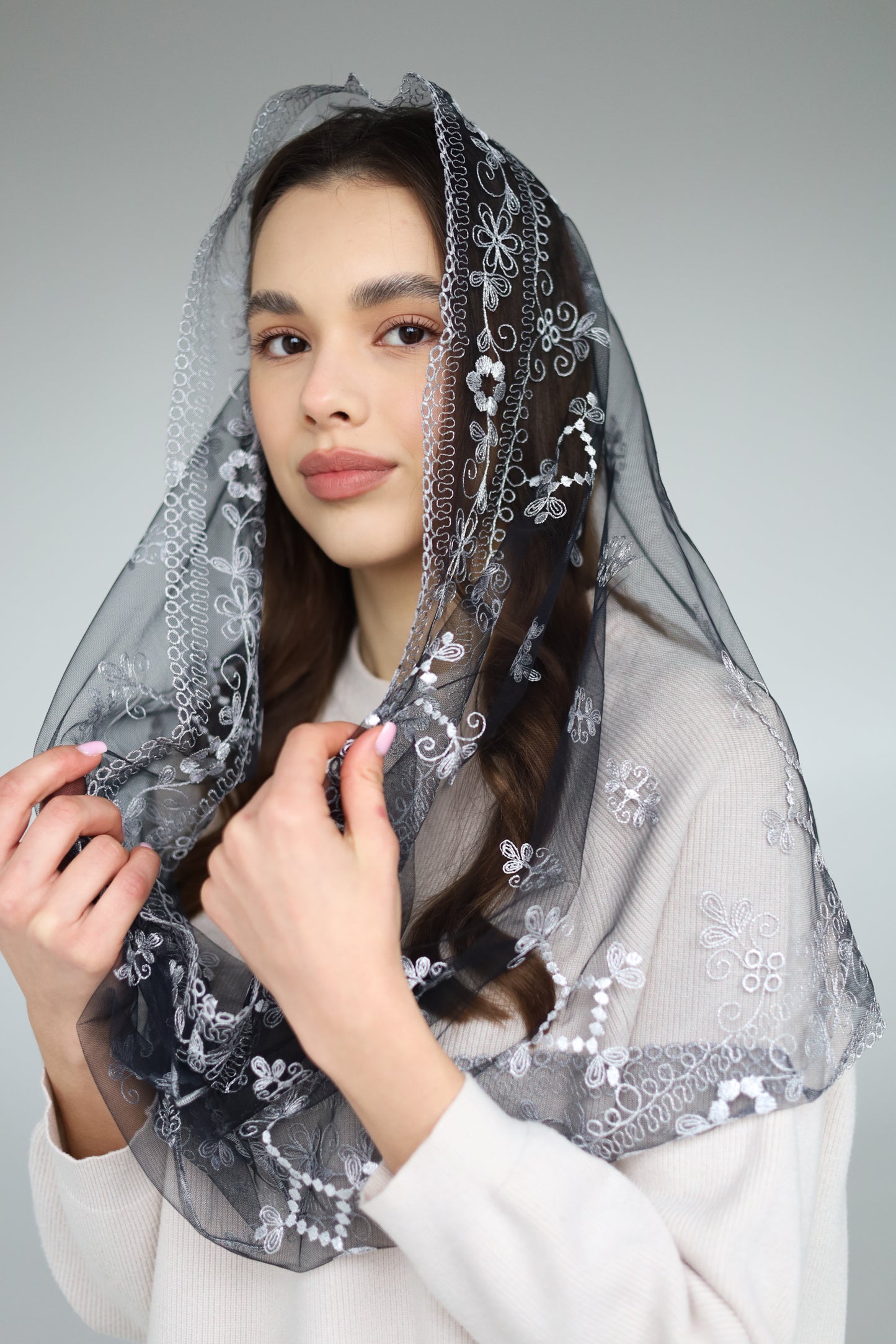 GREY INFINITY MANTILLA