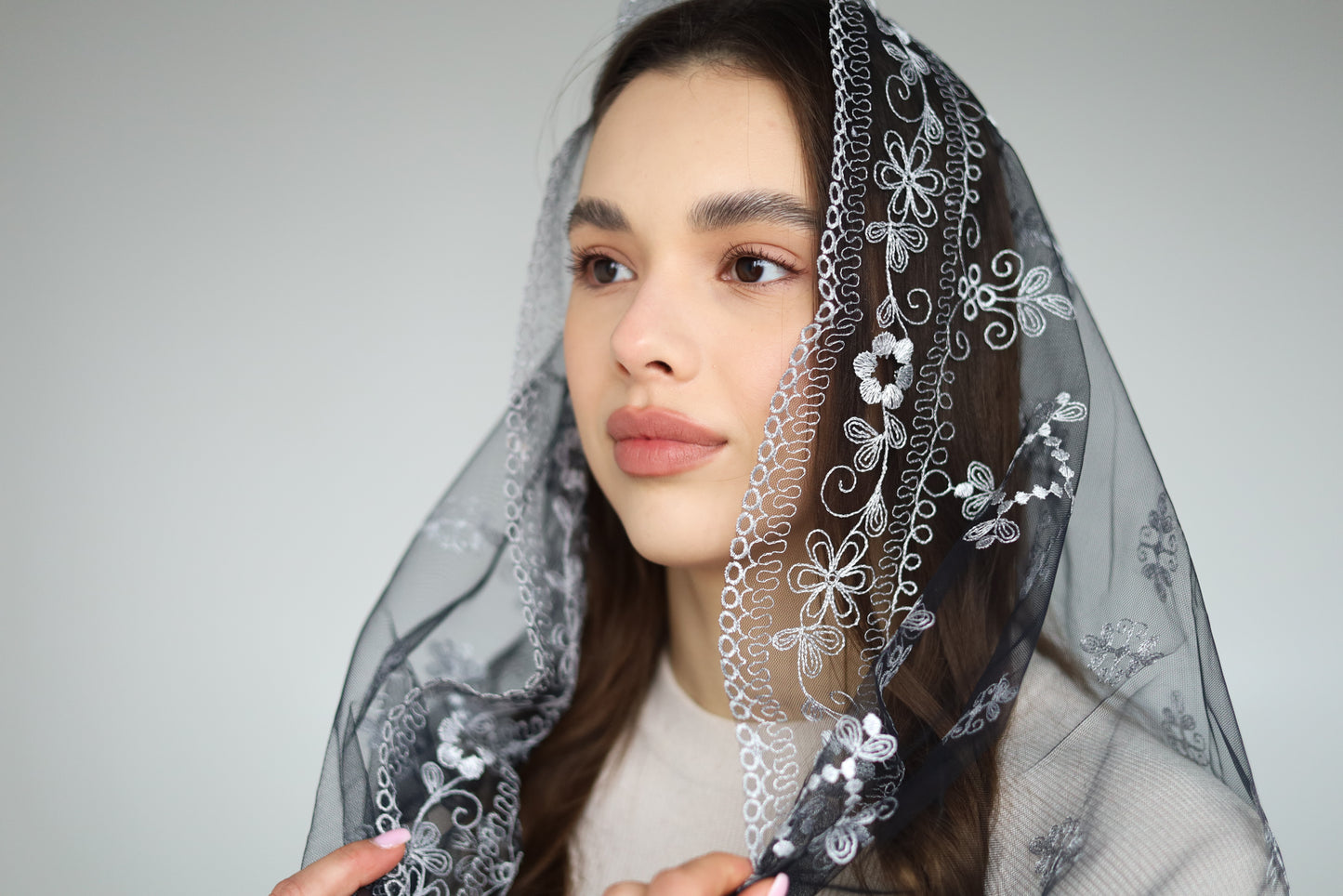 GREY INFINITY MANTILLA