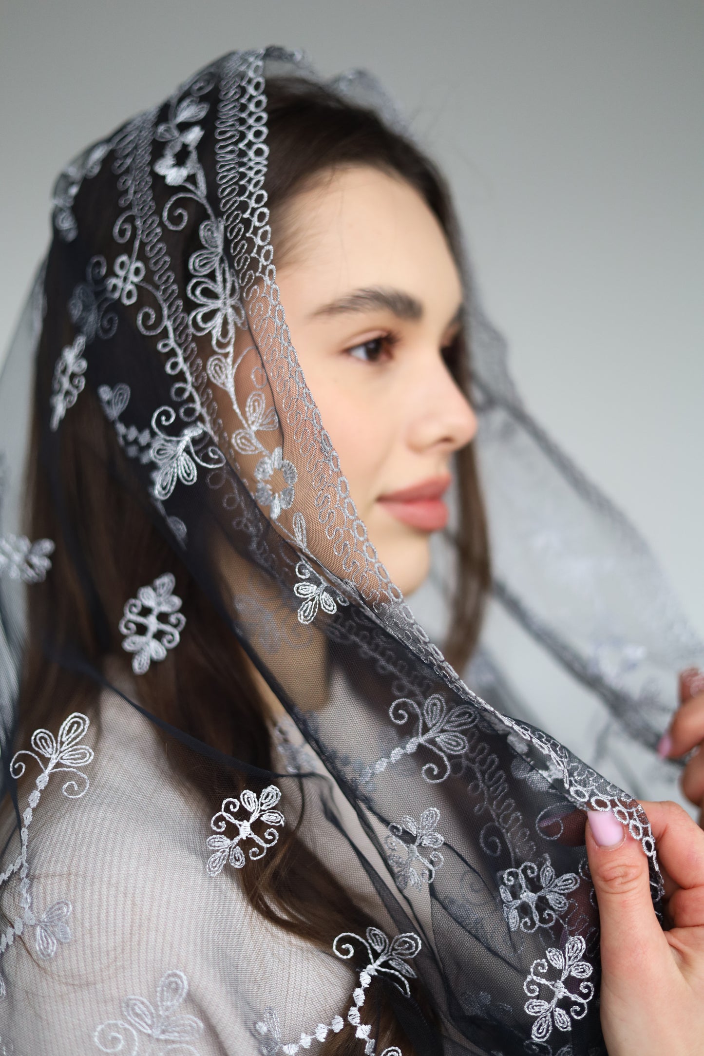 GREY INFINITY MANTILLA