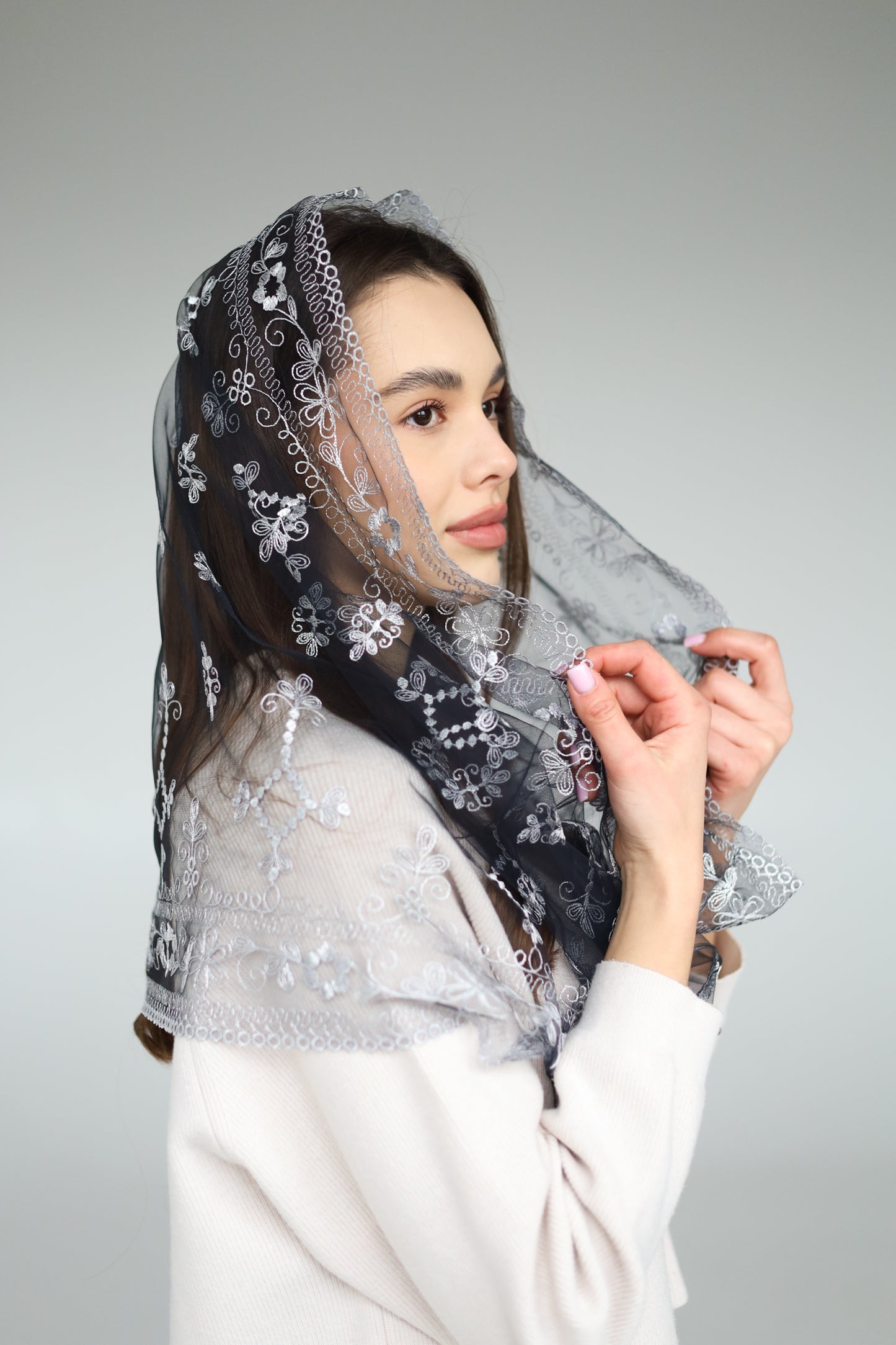 GREY INFINITY MANTILLA