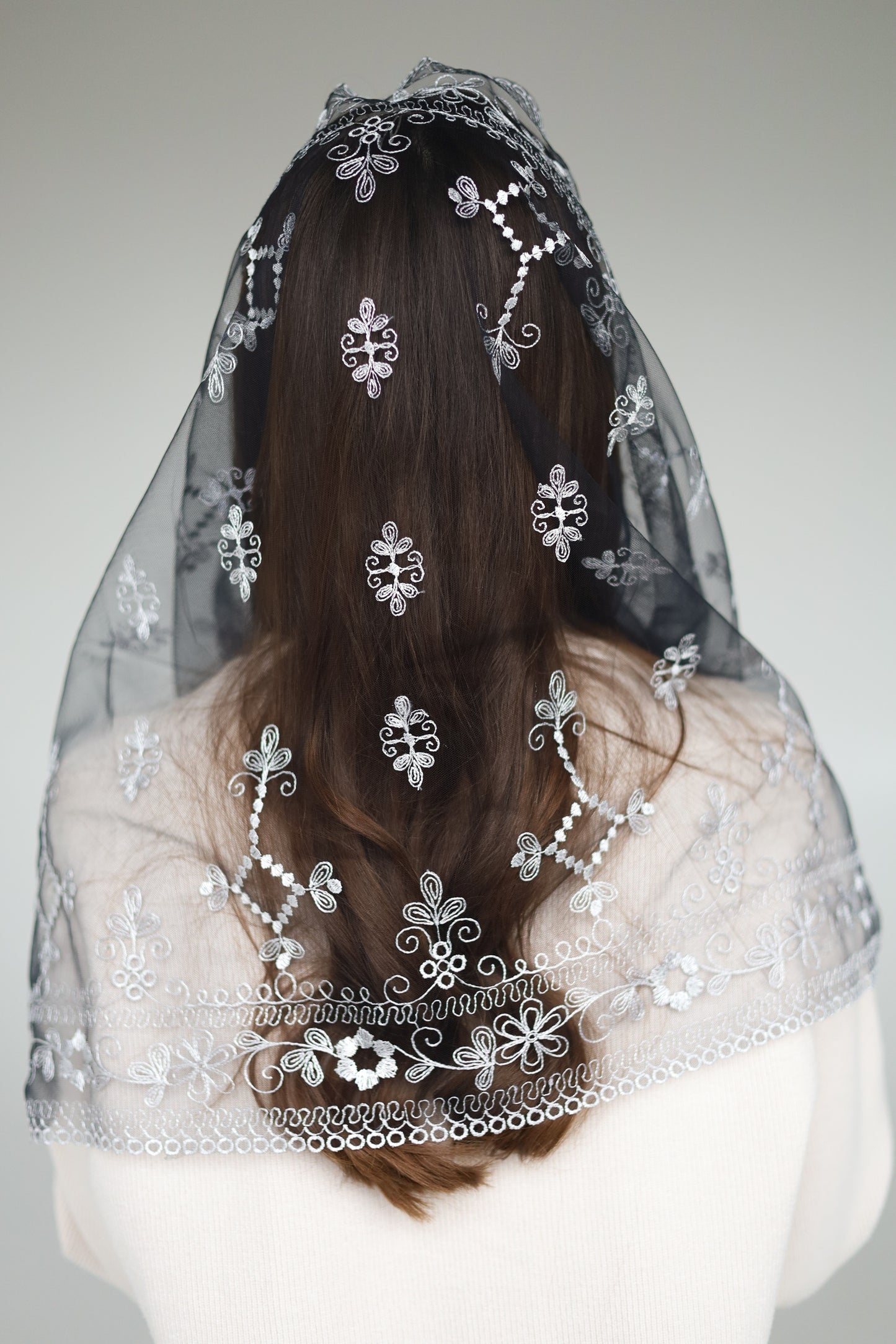 GREY INFINITY MANTILLA