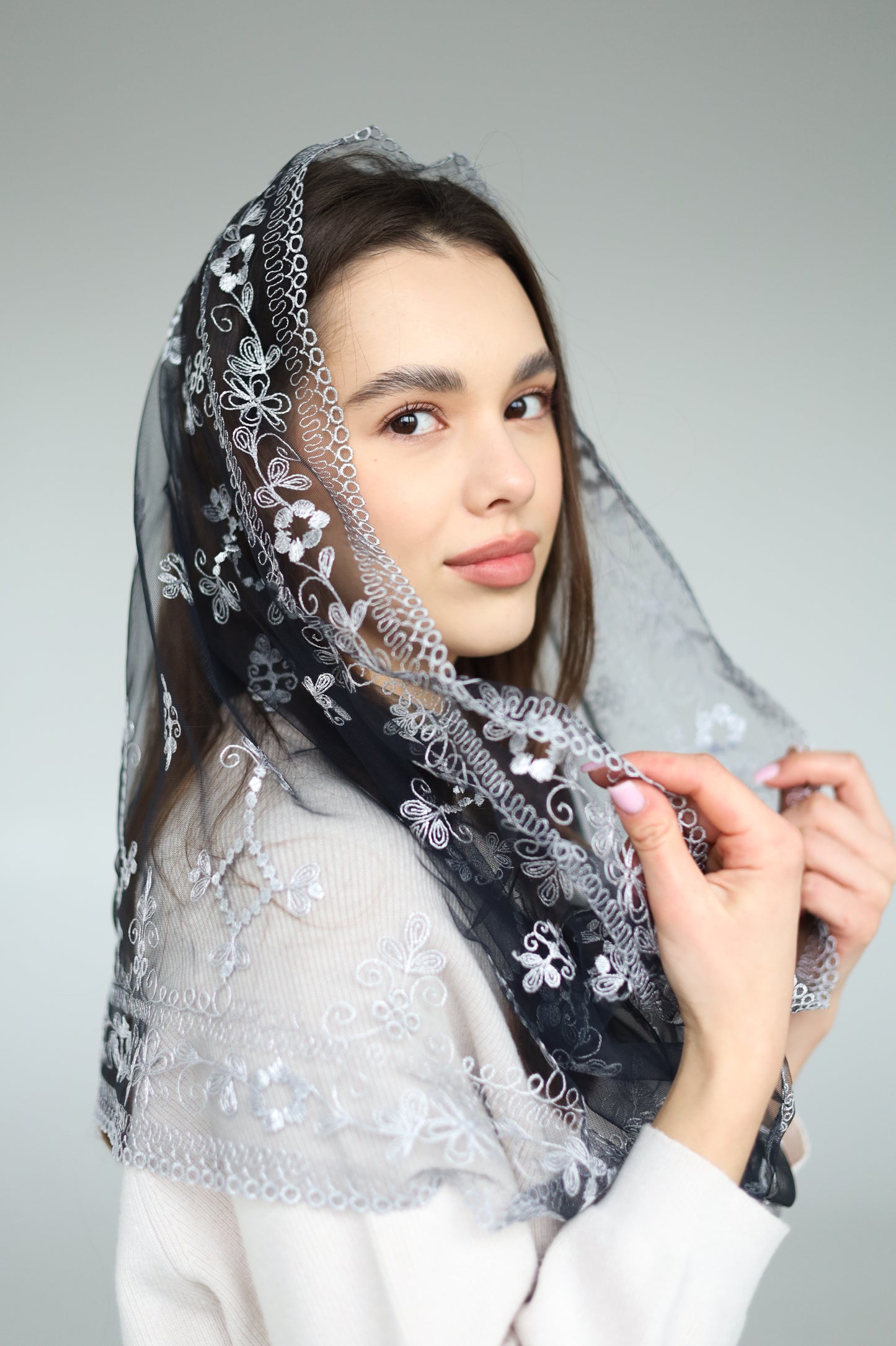 GREY INFINITY MANTILLA