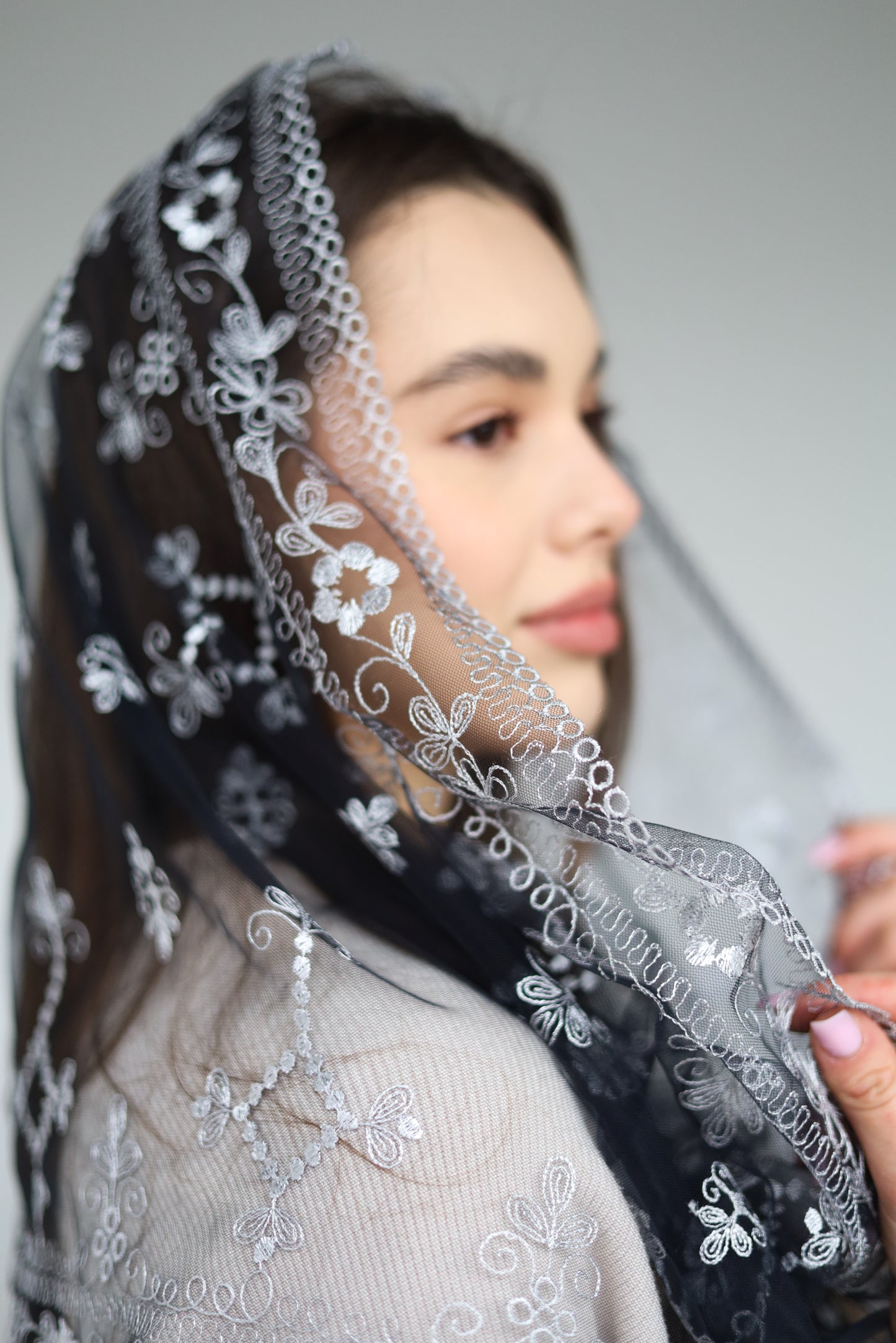 GREY INFINITY MANTILLA