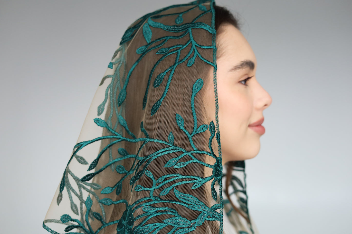 GREEN TRIANGLE VEIL