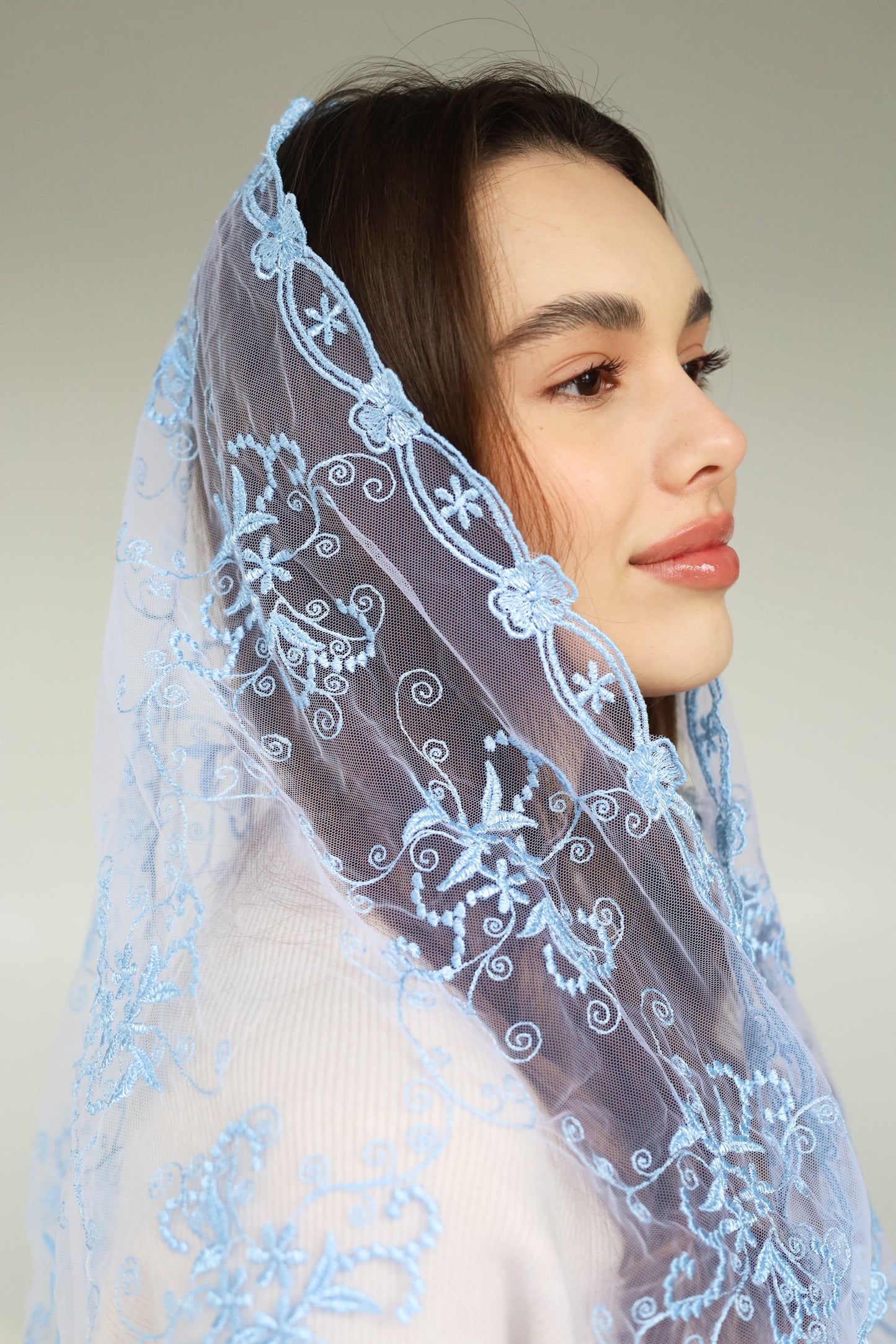 LONG LIGHT BLUE MANTILLA