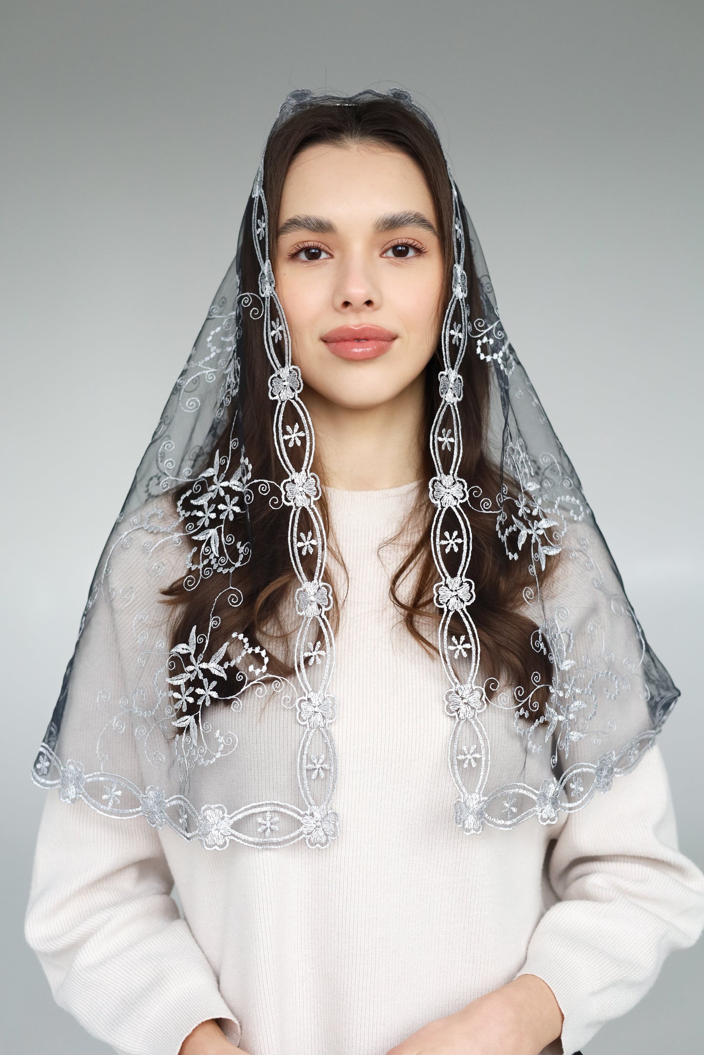 LONG GREY MANTILLA